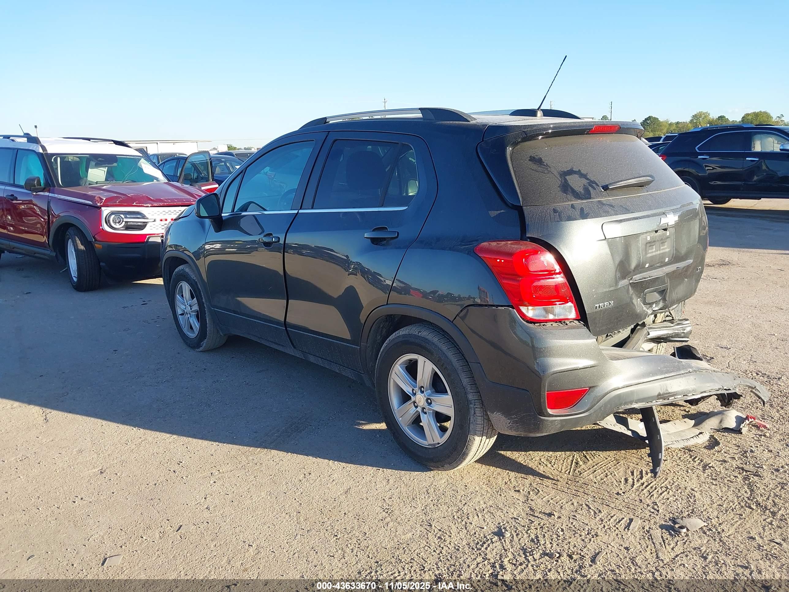 CHEVROLET TRAX image 3