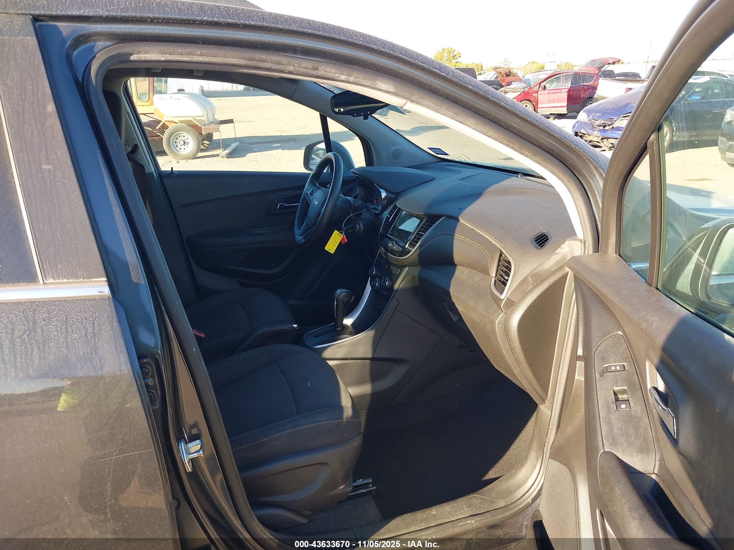CHEVROLET TRAX image 5
