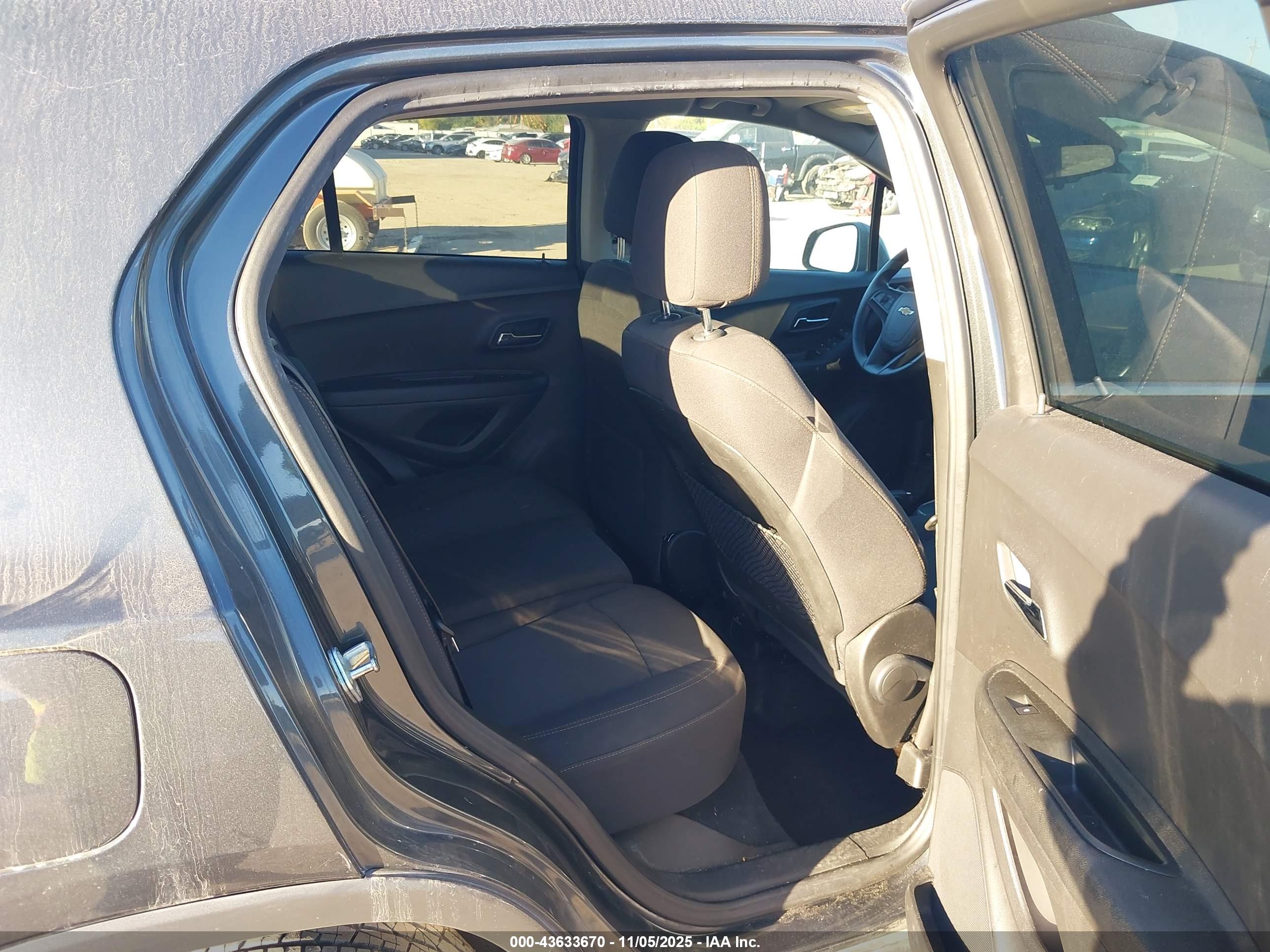 CHEVROLET TRAX image 8