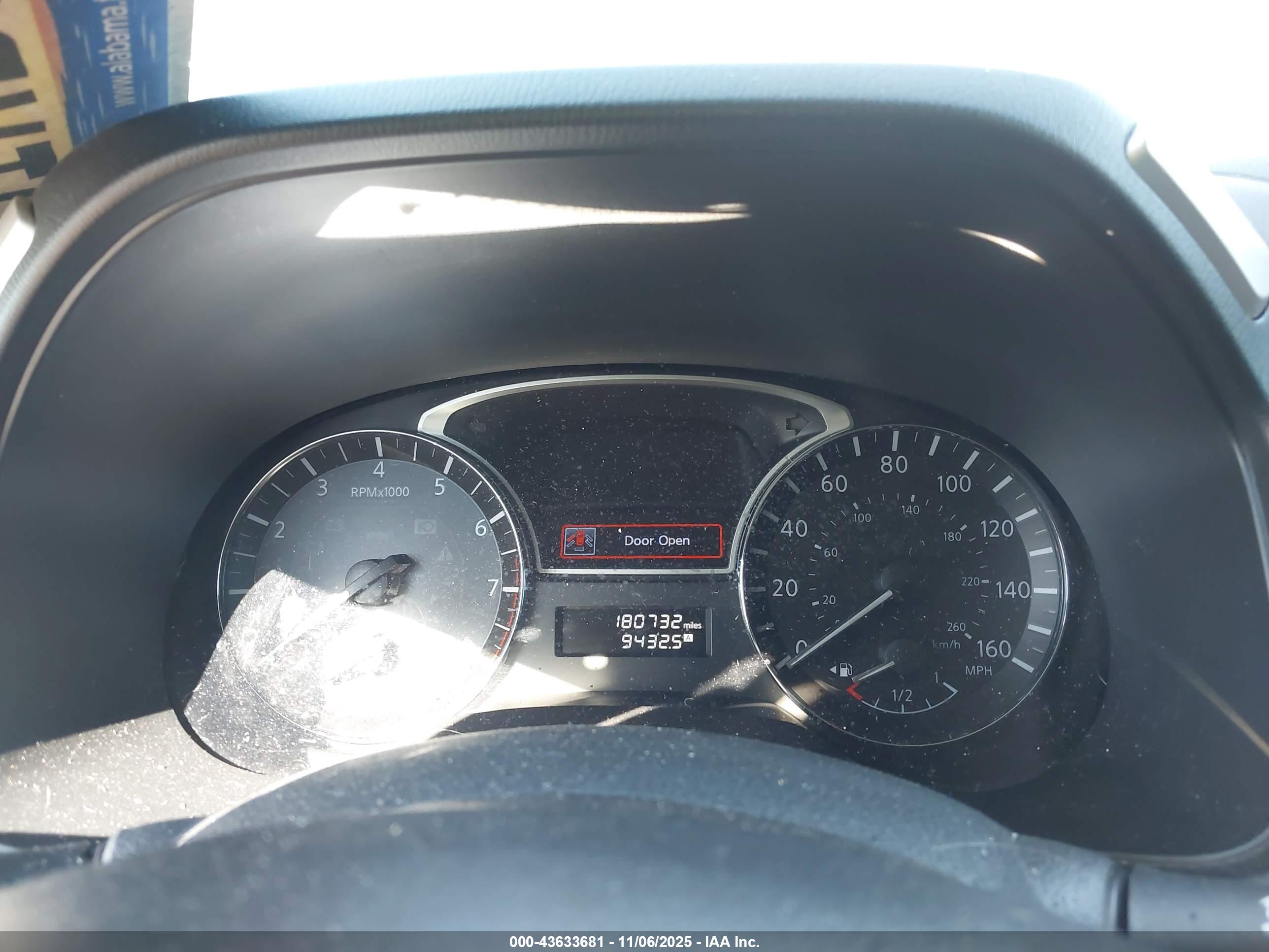 NISSAN PATHFINDER image 7