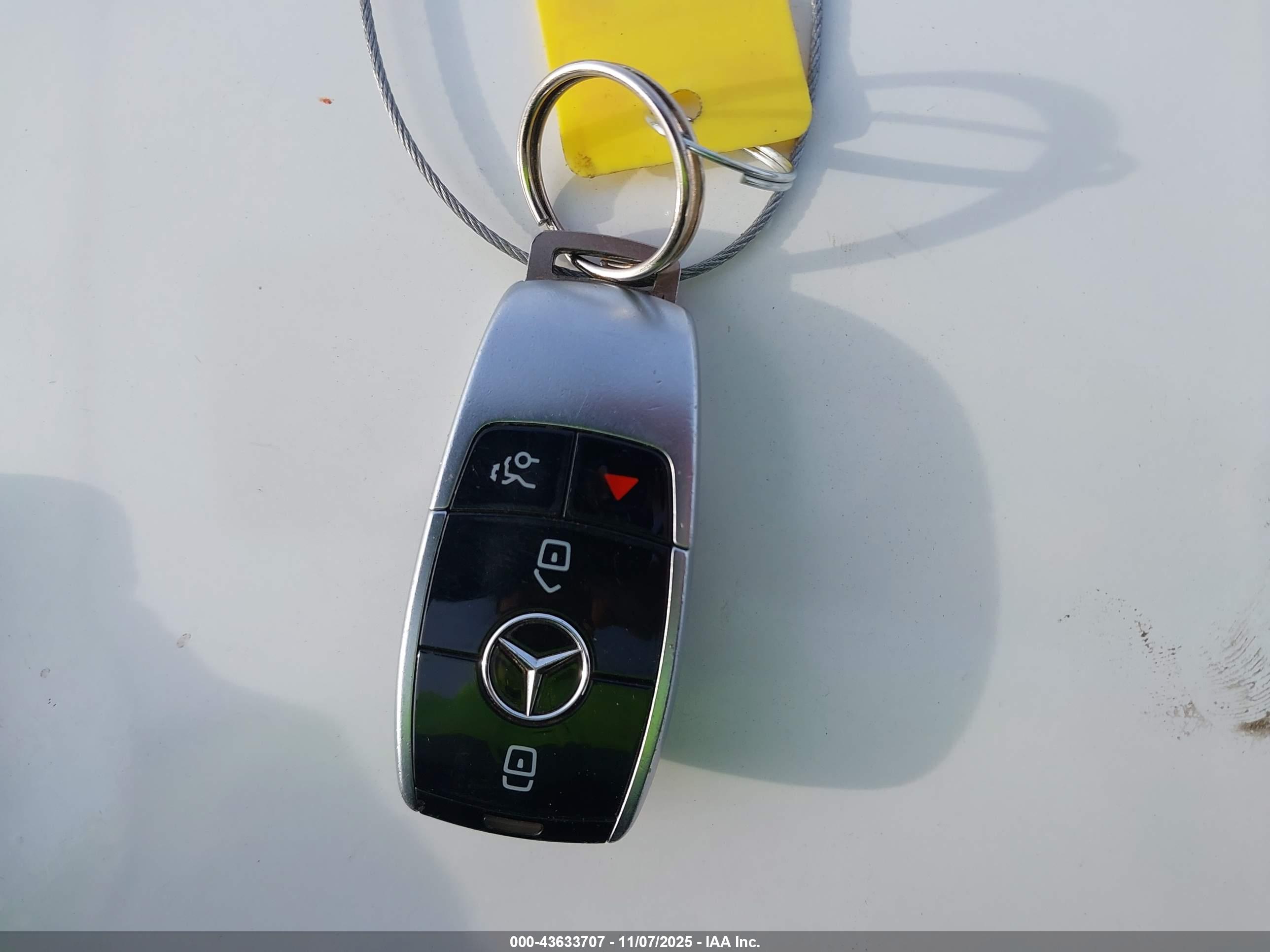 MERCEDES-BENZ E image 11