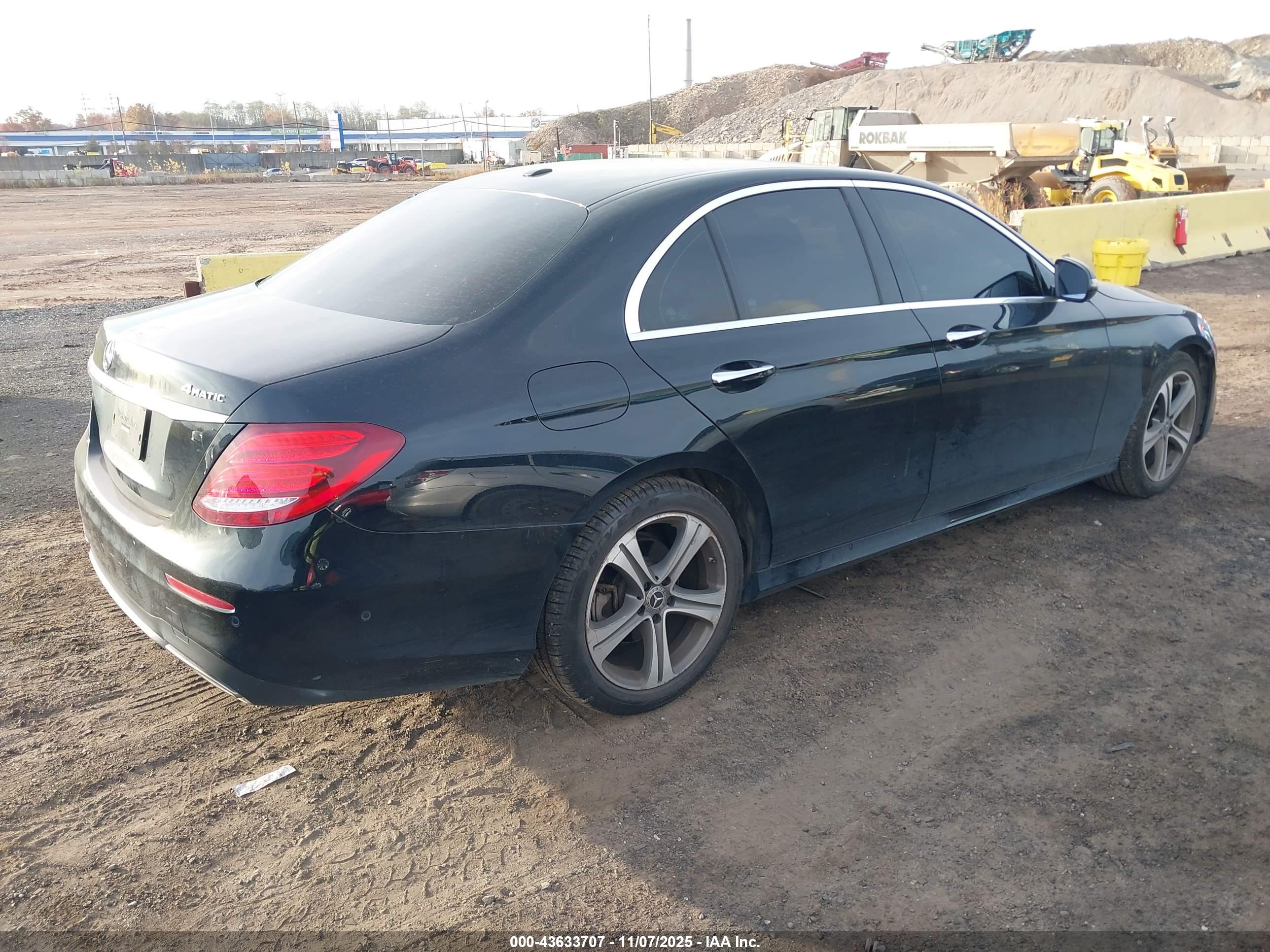 MERCEDES-BENZ E image 4