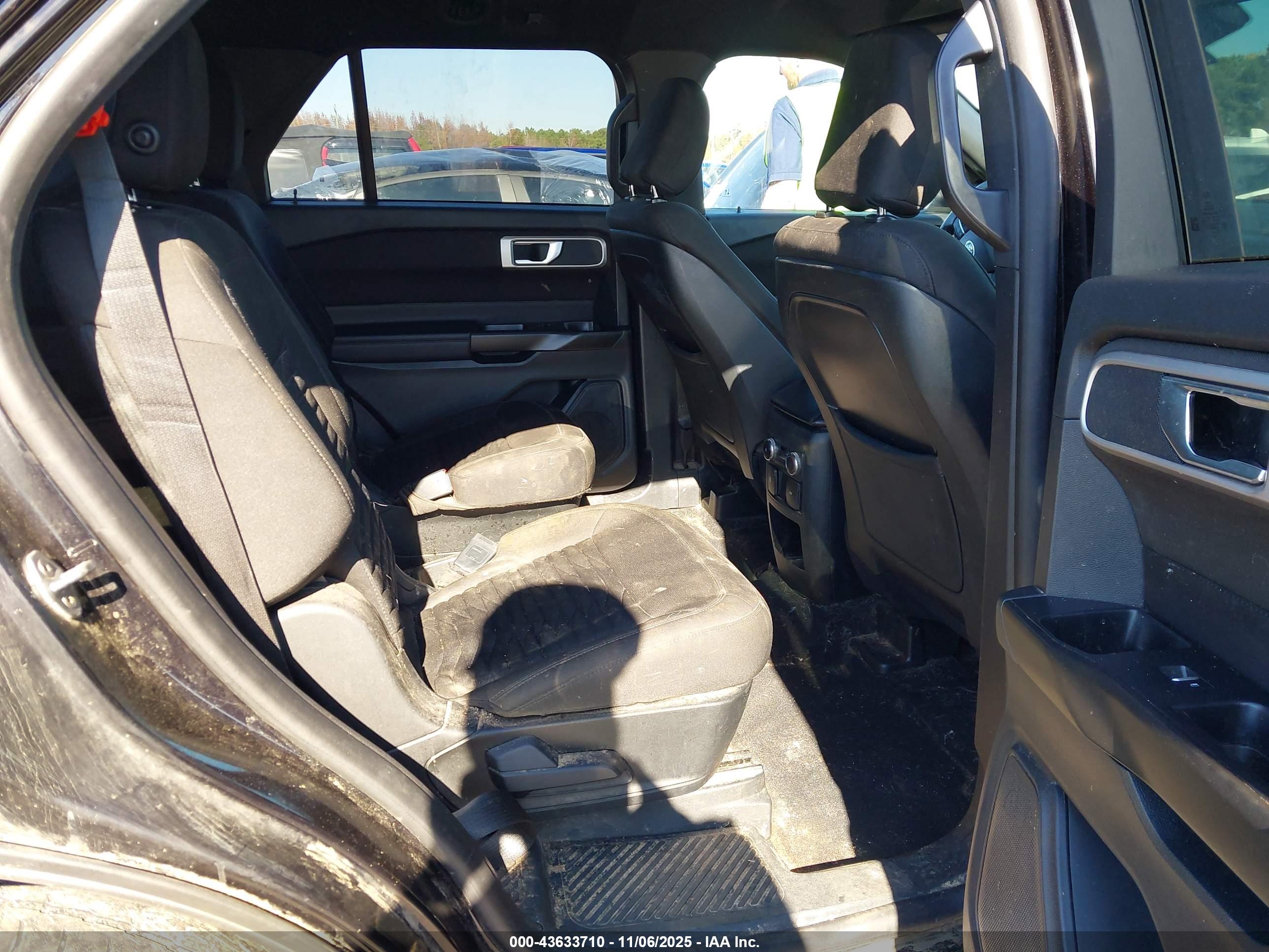 FORD EXPLORER image 8