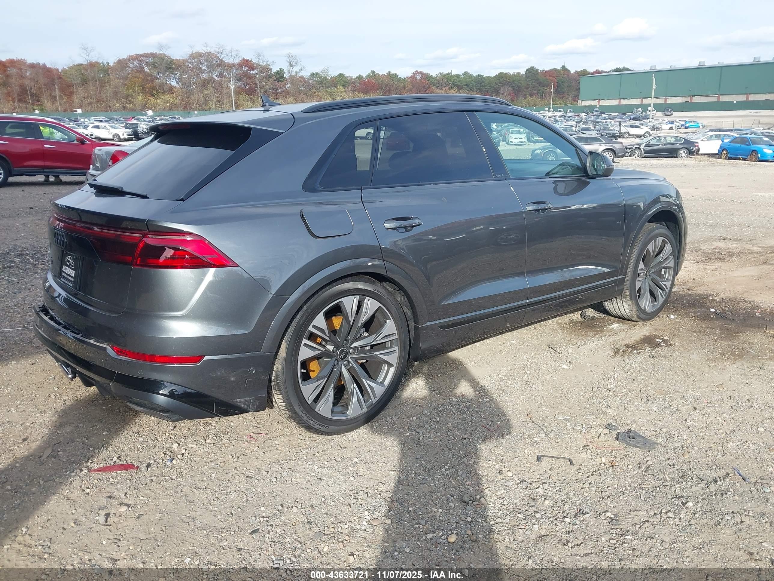 AUDI Q8 image 4