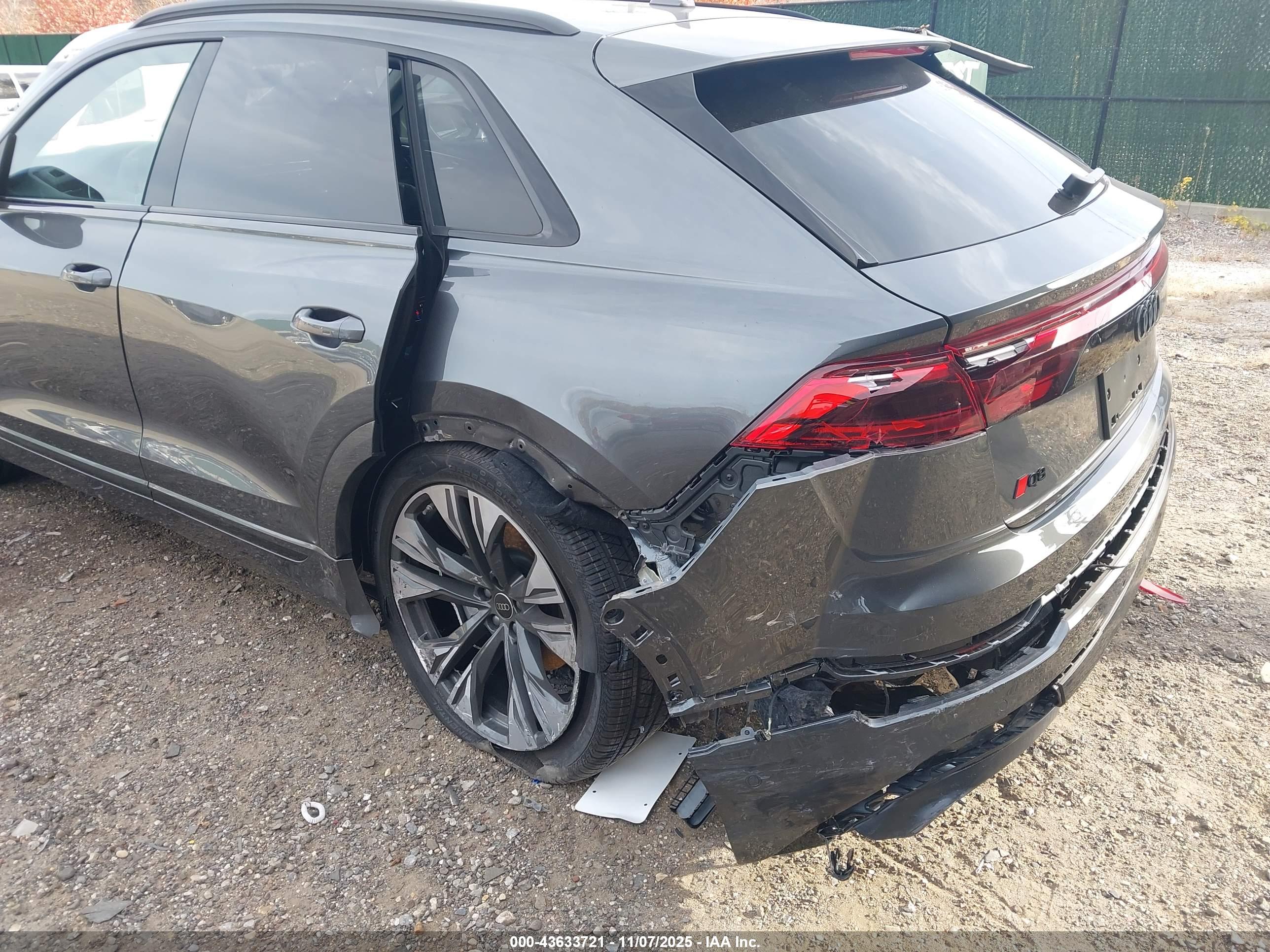 AUDI Q8 image 6