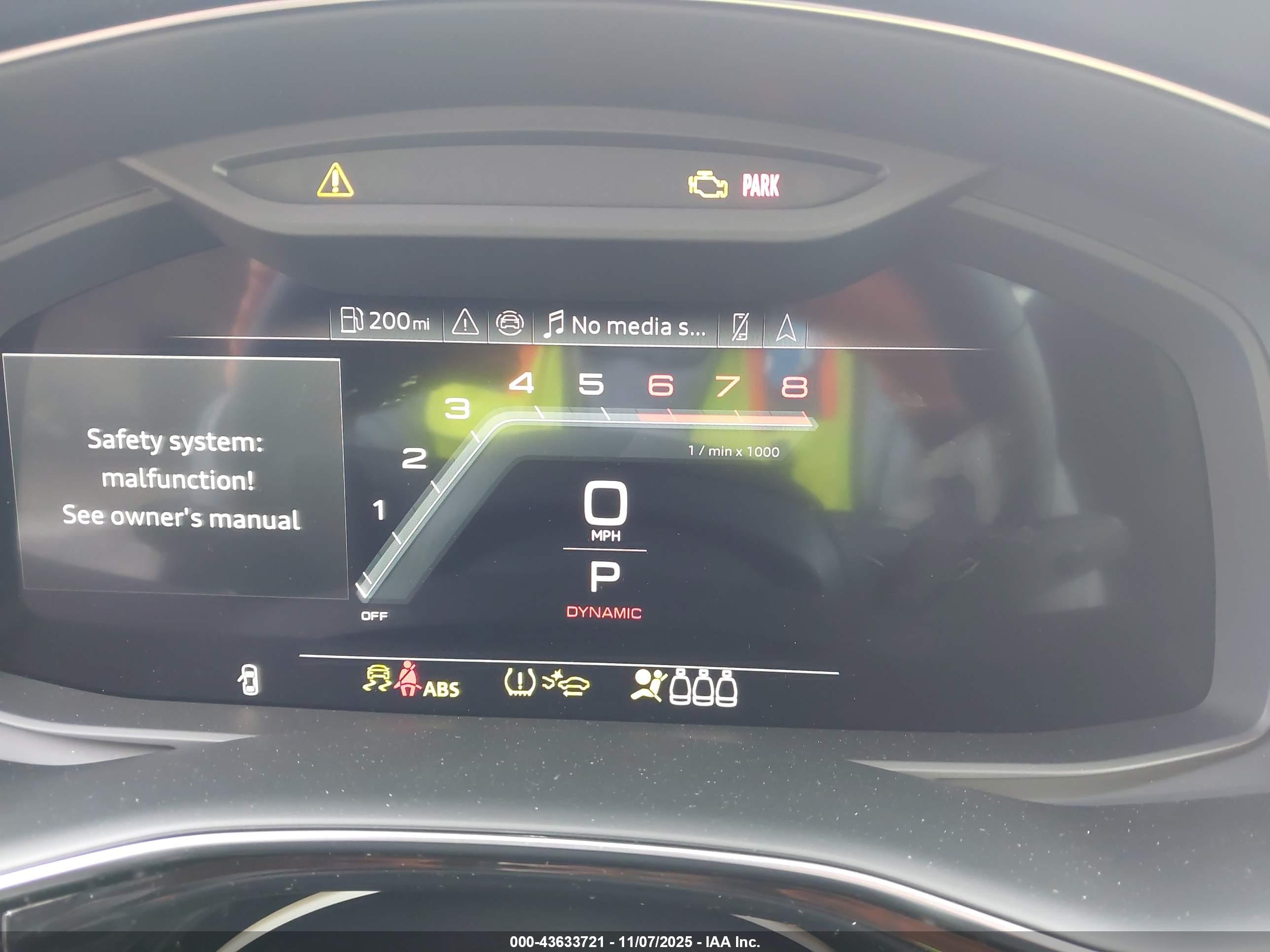 AUDI Q8 image 7