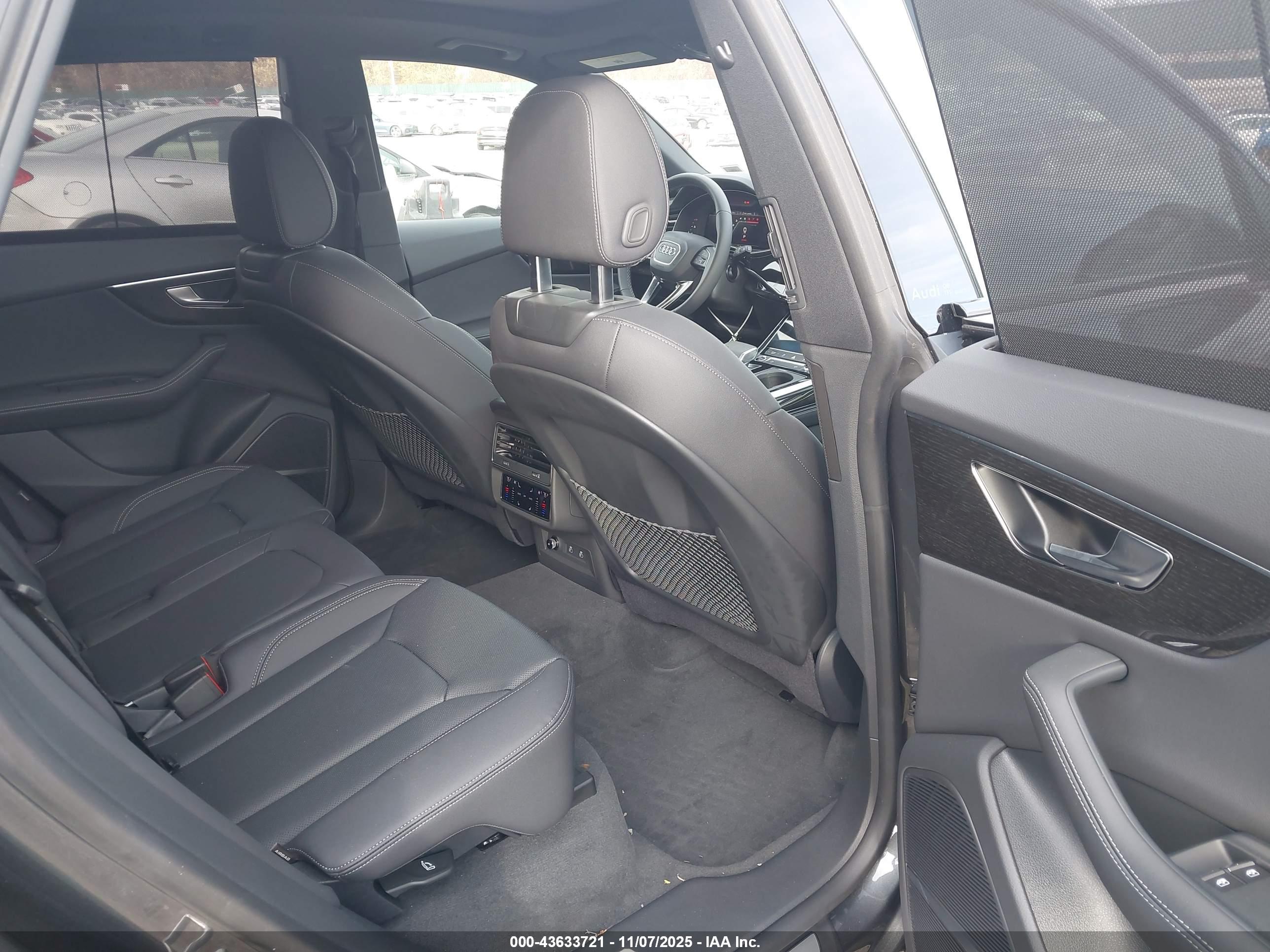 AUDI Q8 image 8