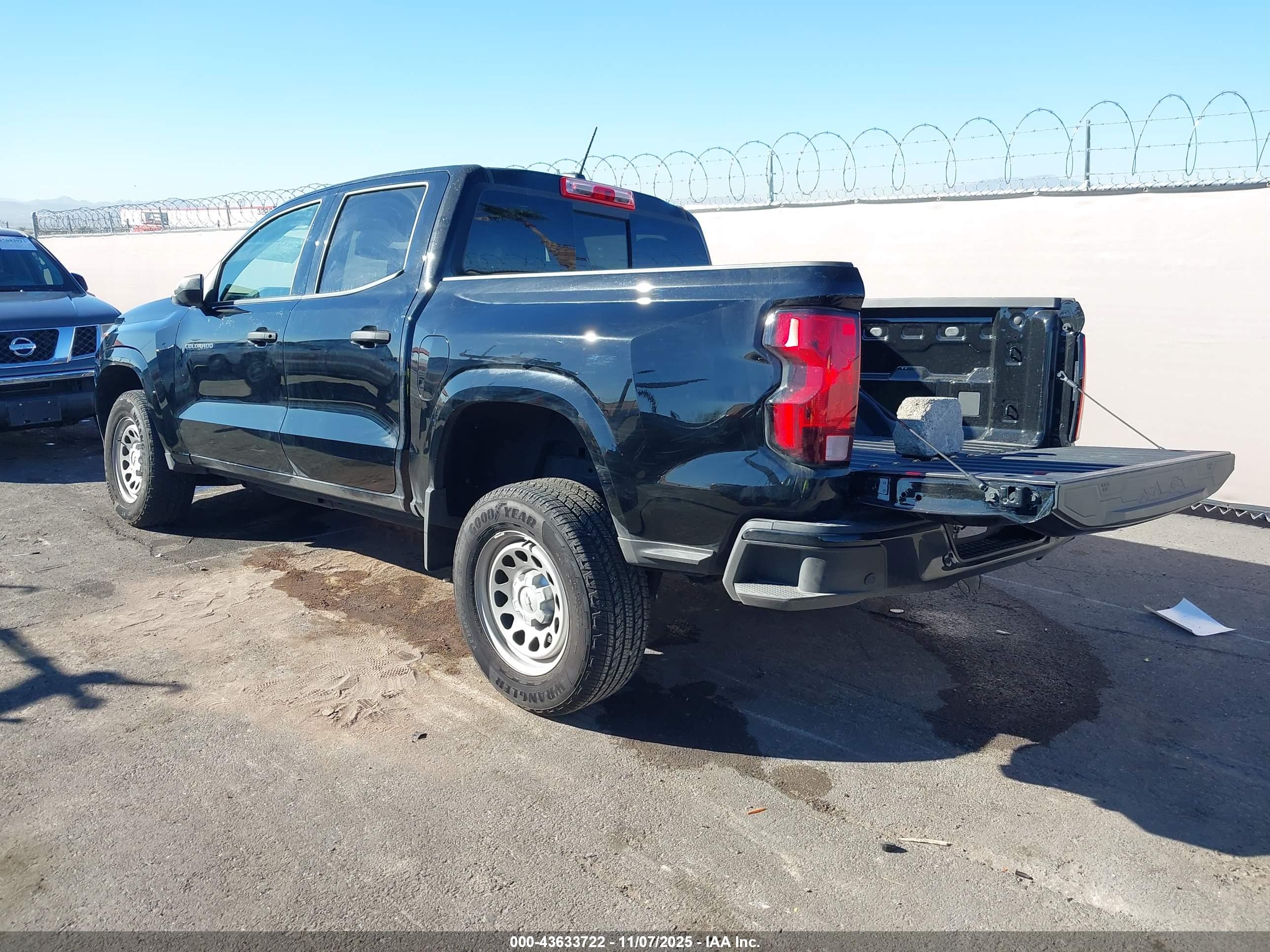 CHEVROLET COLORADO image 3