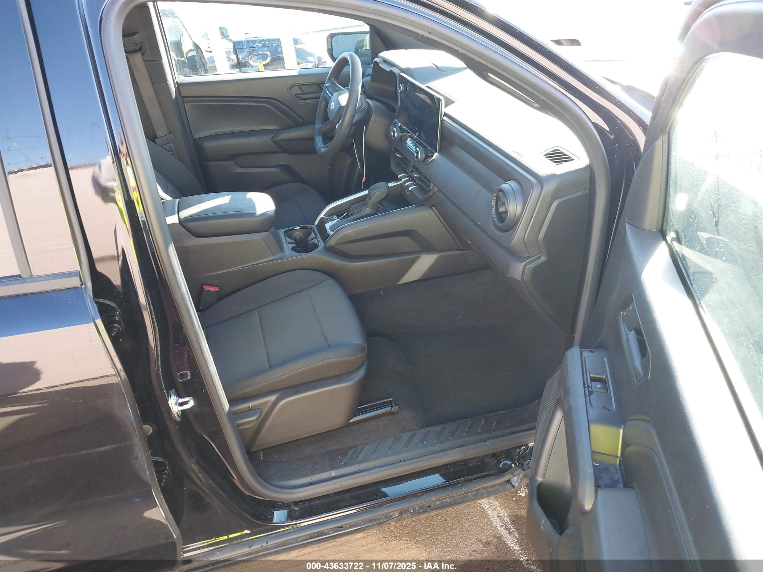 CHEVROLET COLORADO image 5