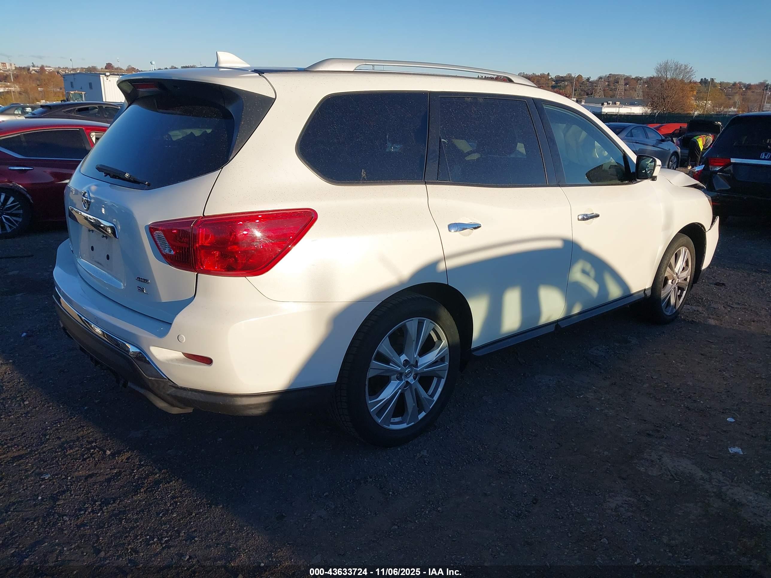 NISSAN PATHFINDER image 4