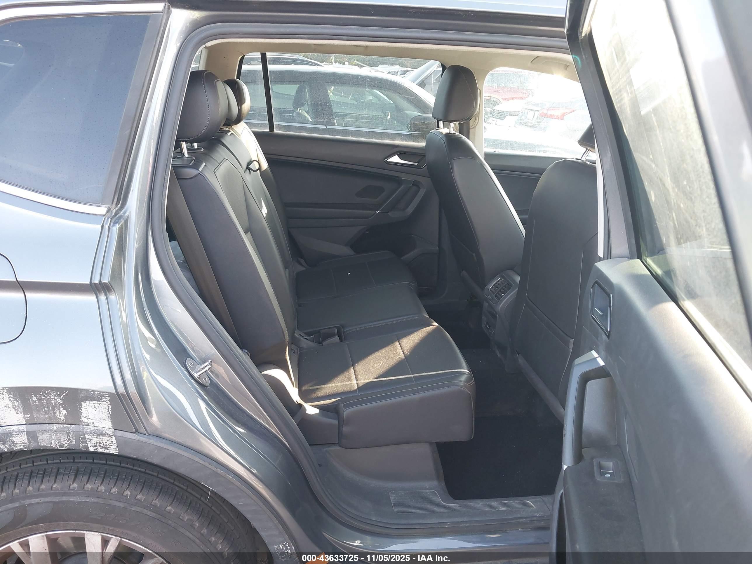 VOLKSWAGEN TIGUAN image 8