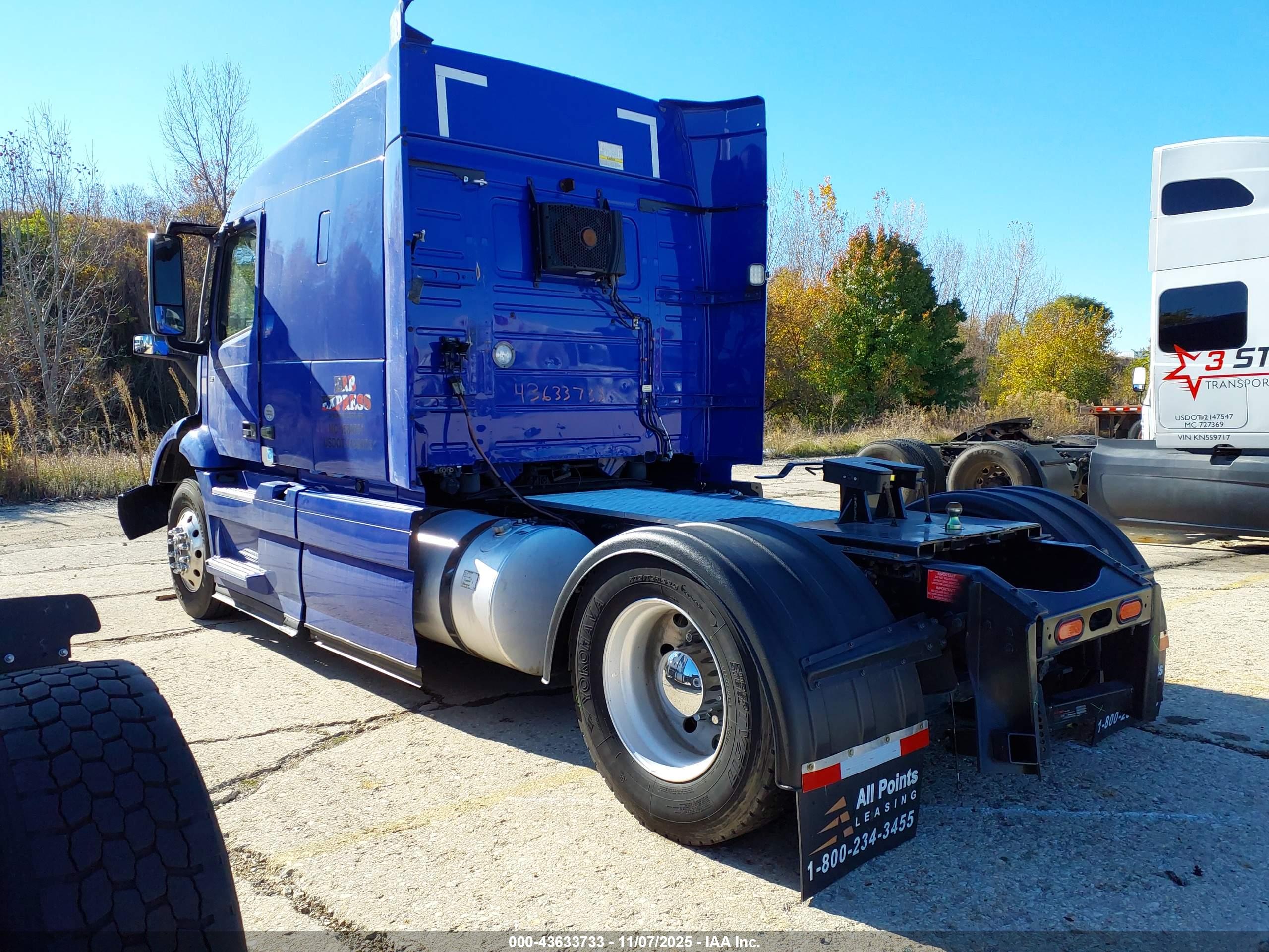 VOLVO VNR image 3