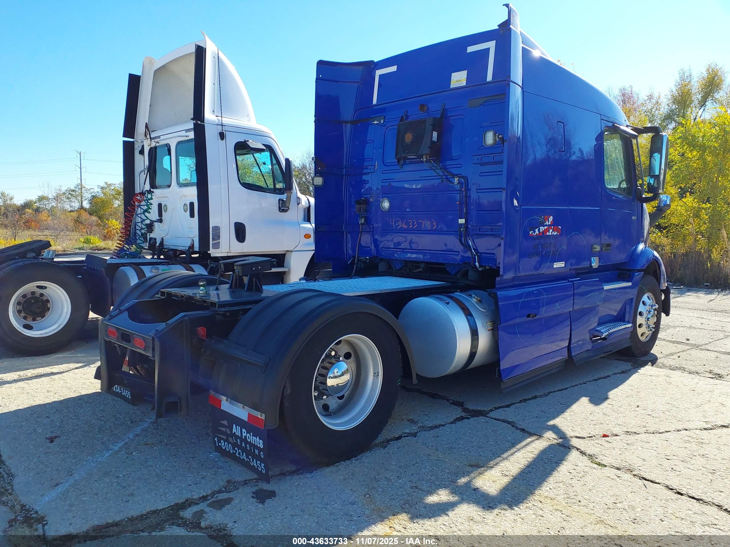 VOLVO VNR image 4