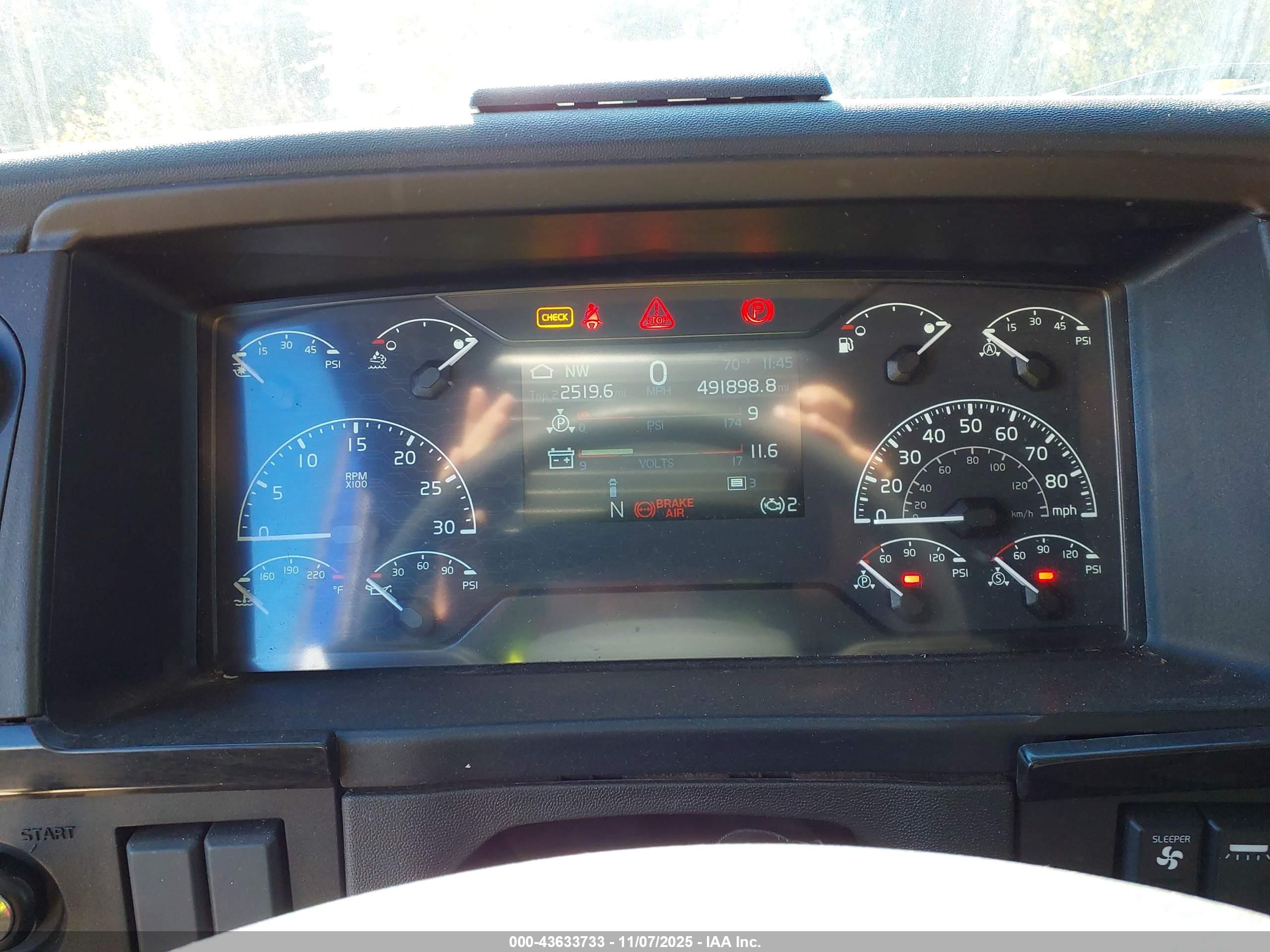 VOLVO VNR image 6