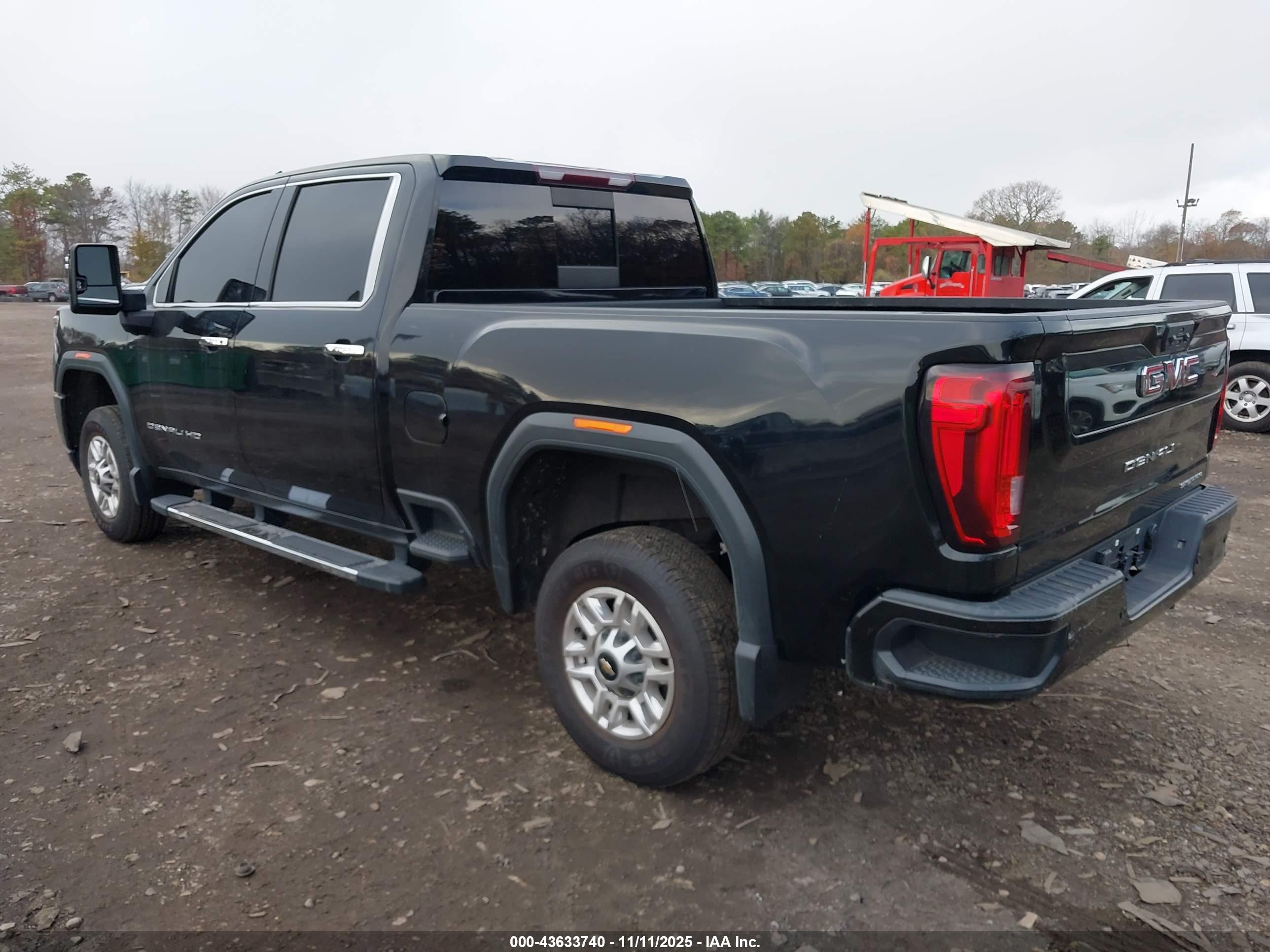 GMC SIERRA image 3
