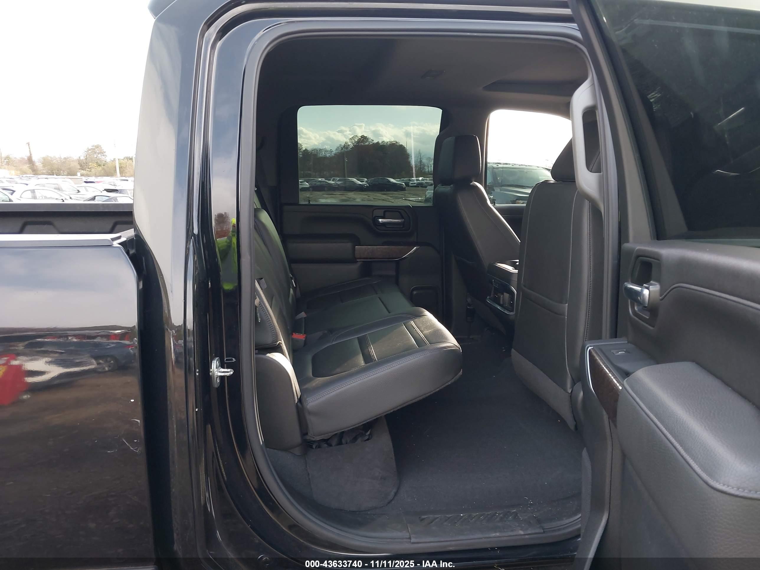 GMC SIERRA image 8