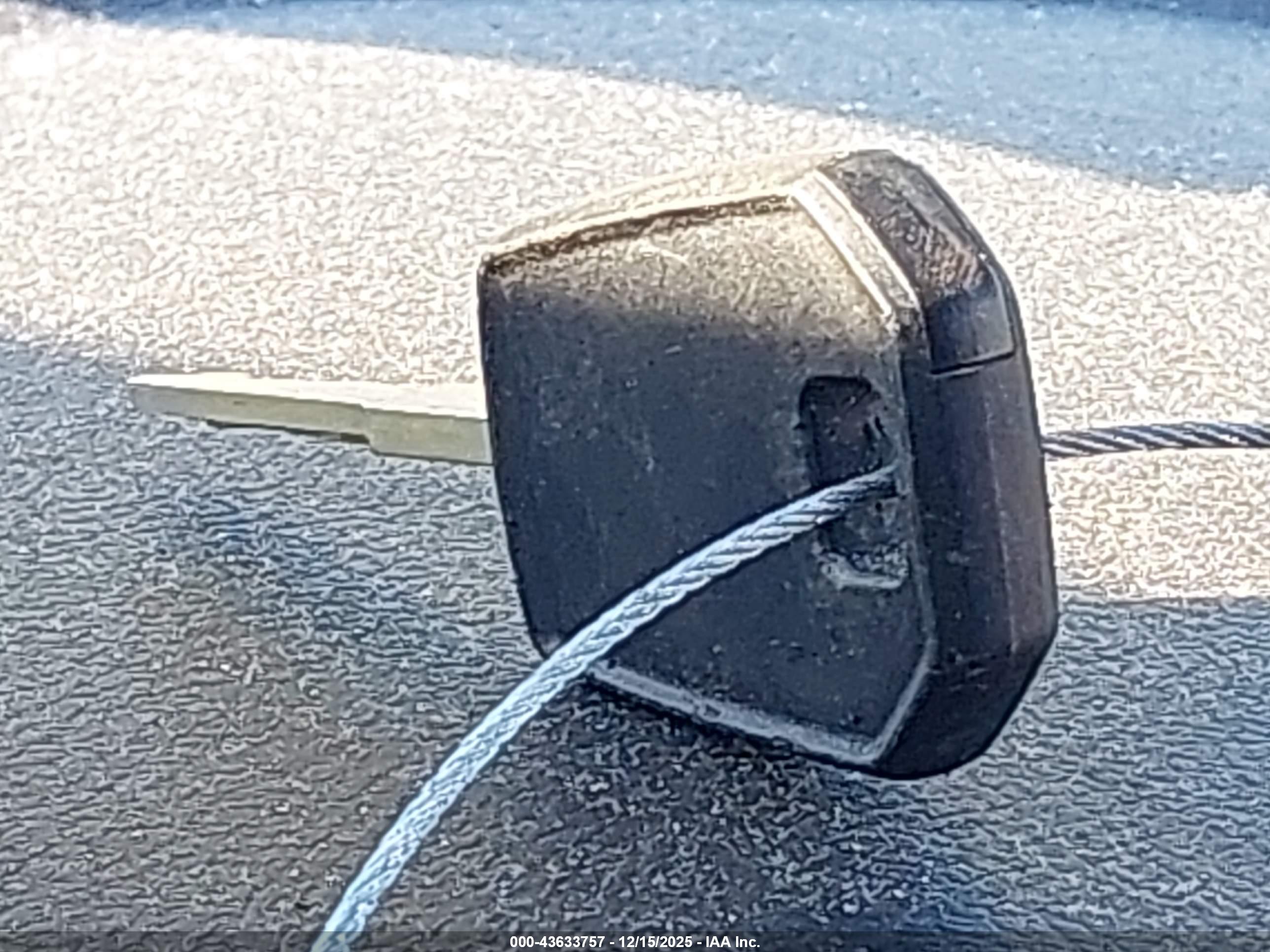 FORD FUSION image 11