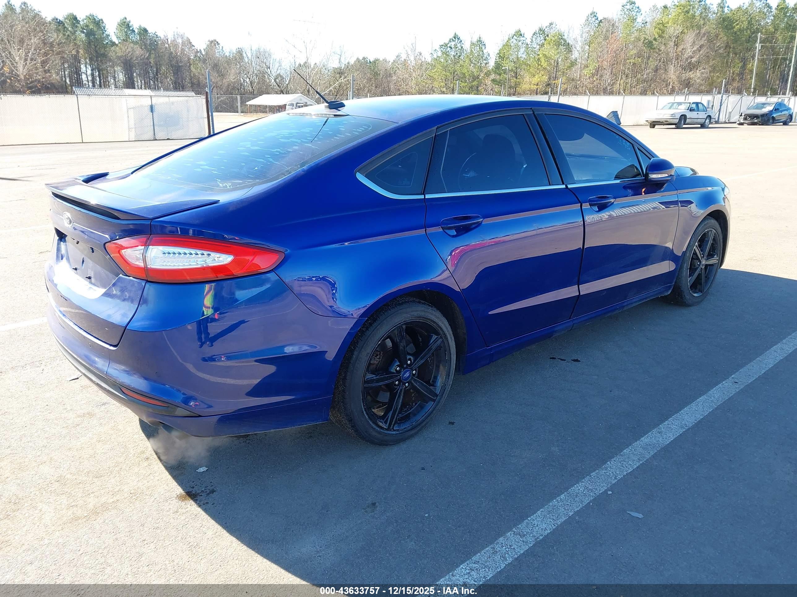 FORD FUSION image 4