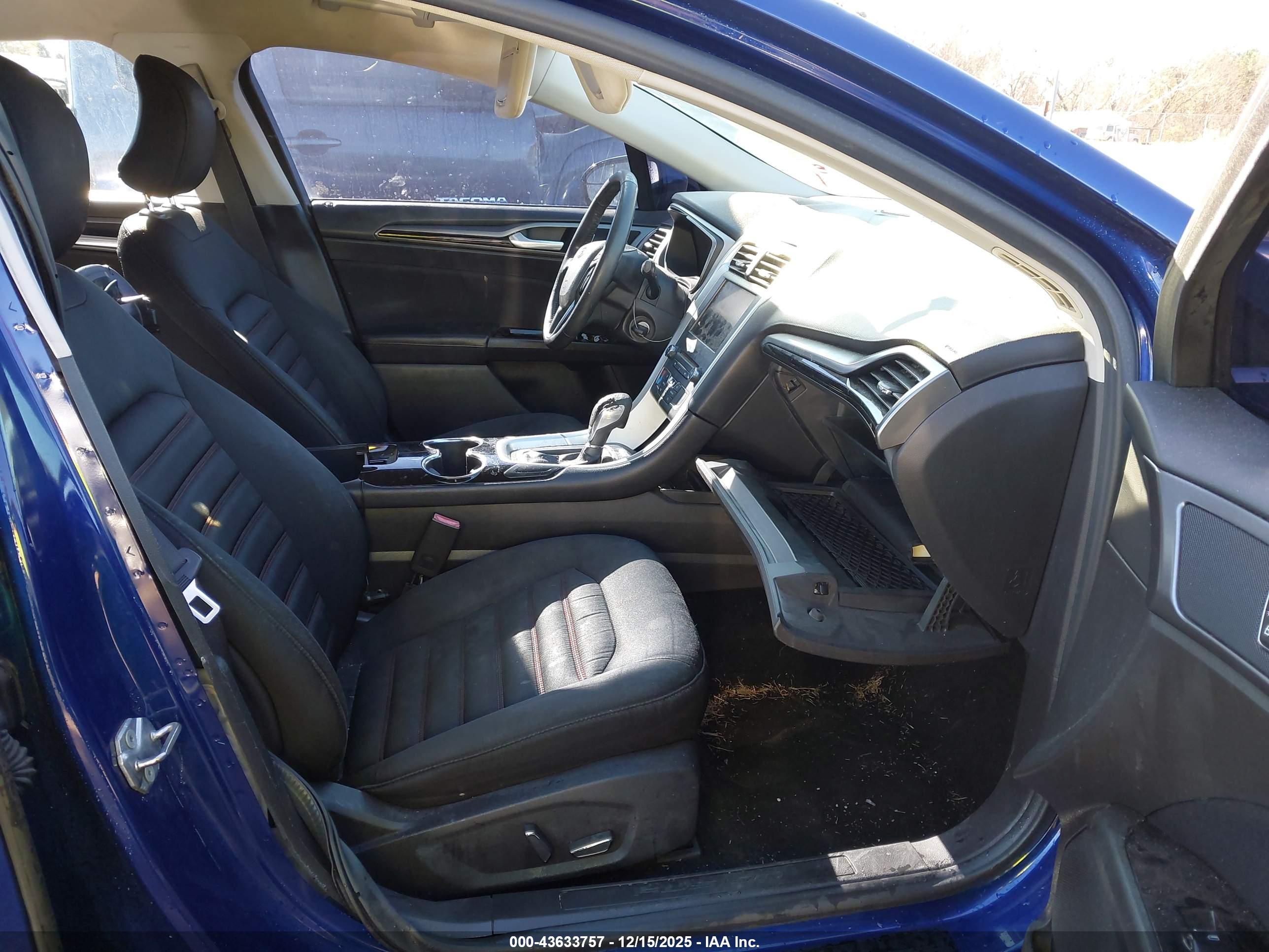 FORD FUSION image 5