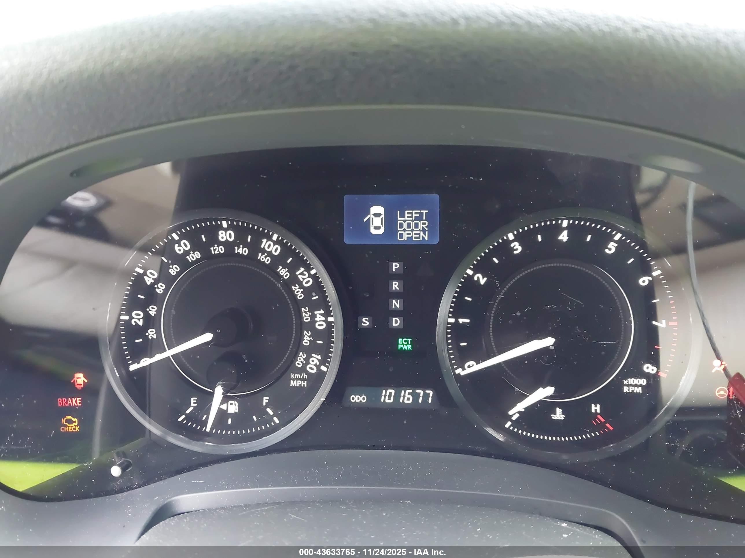 LEXUS IS image 7