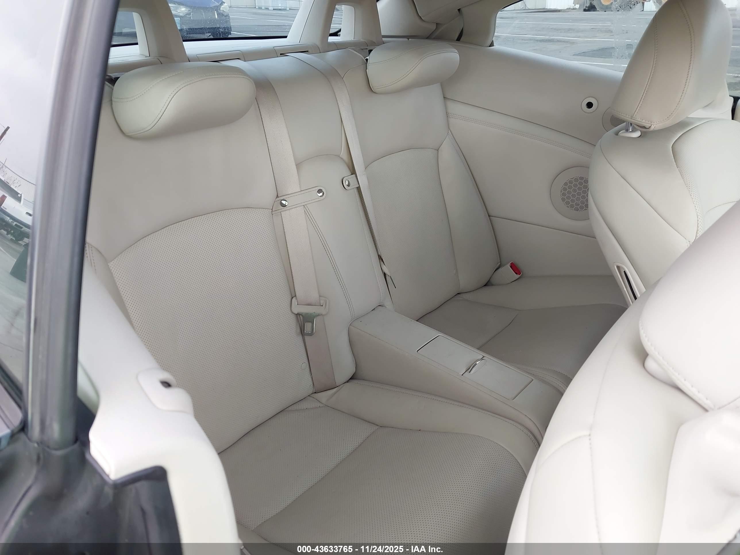 LEXUS IS image 8