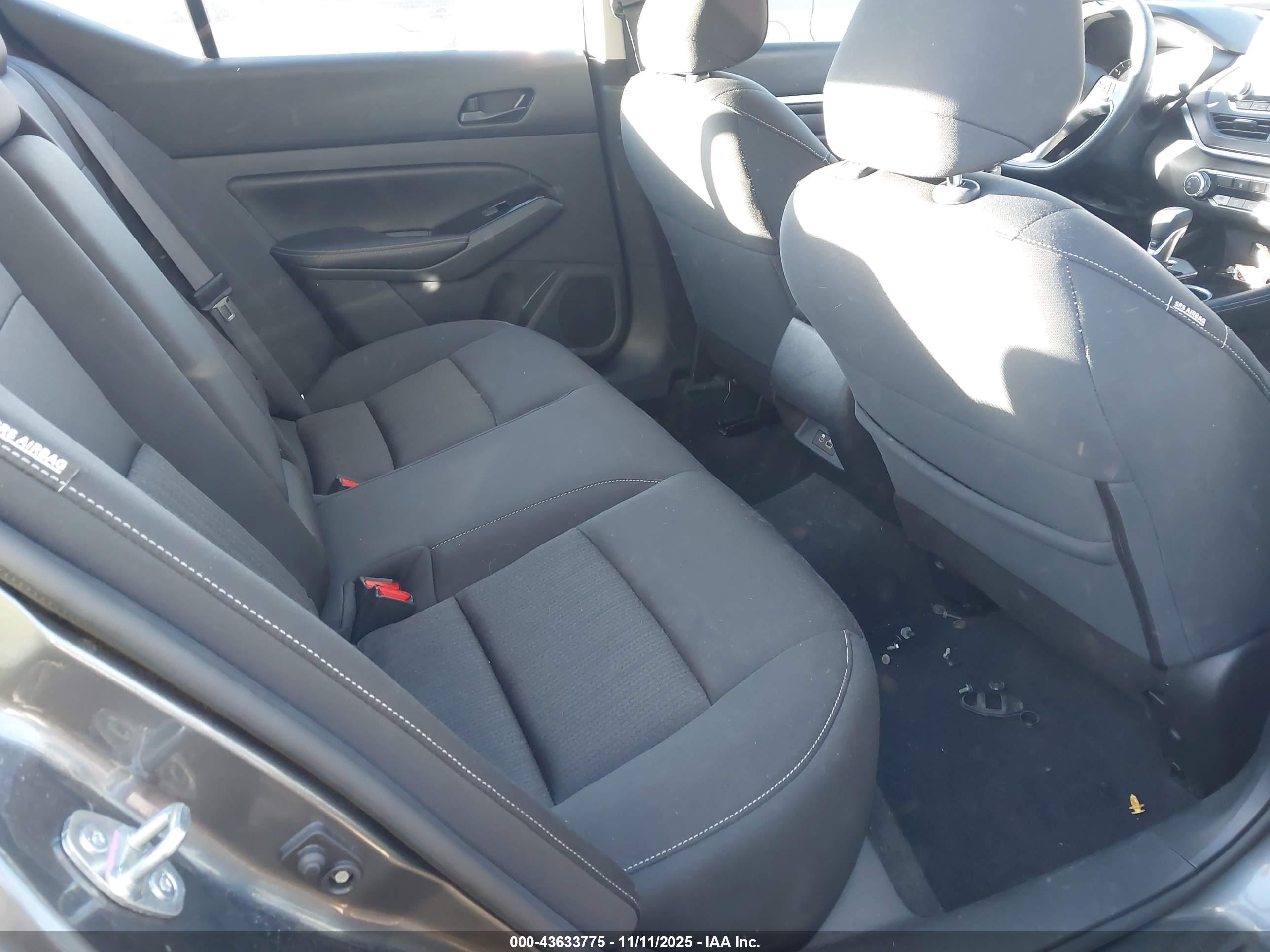 NISSAN ALTIMA image 8