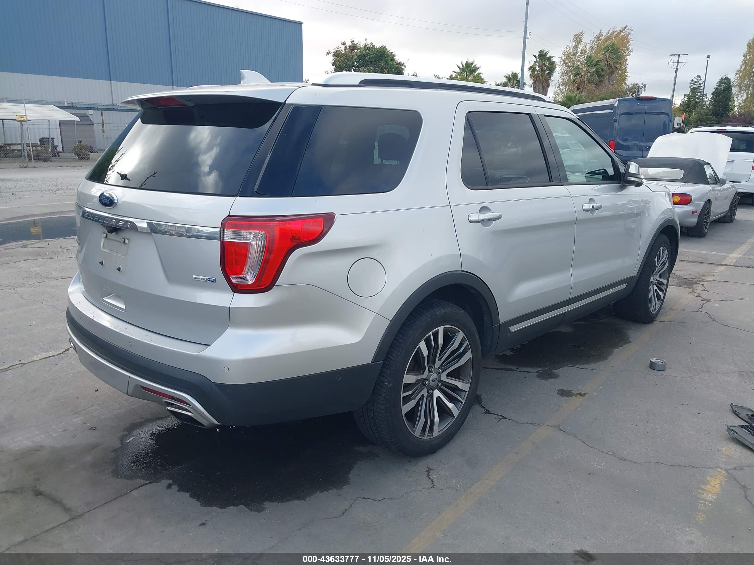 FORD EXPLORER image 4