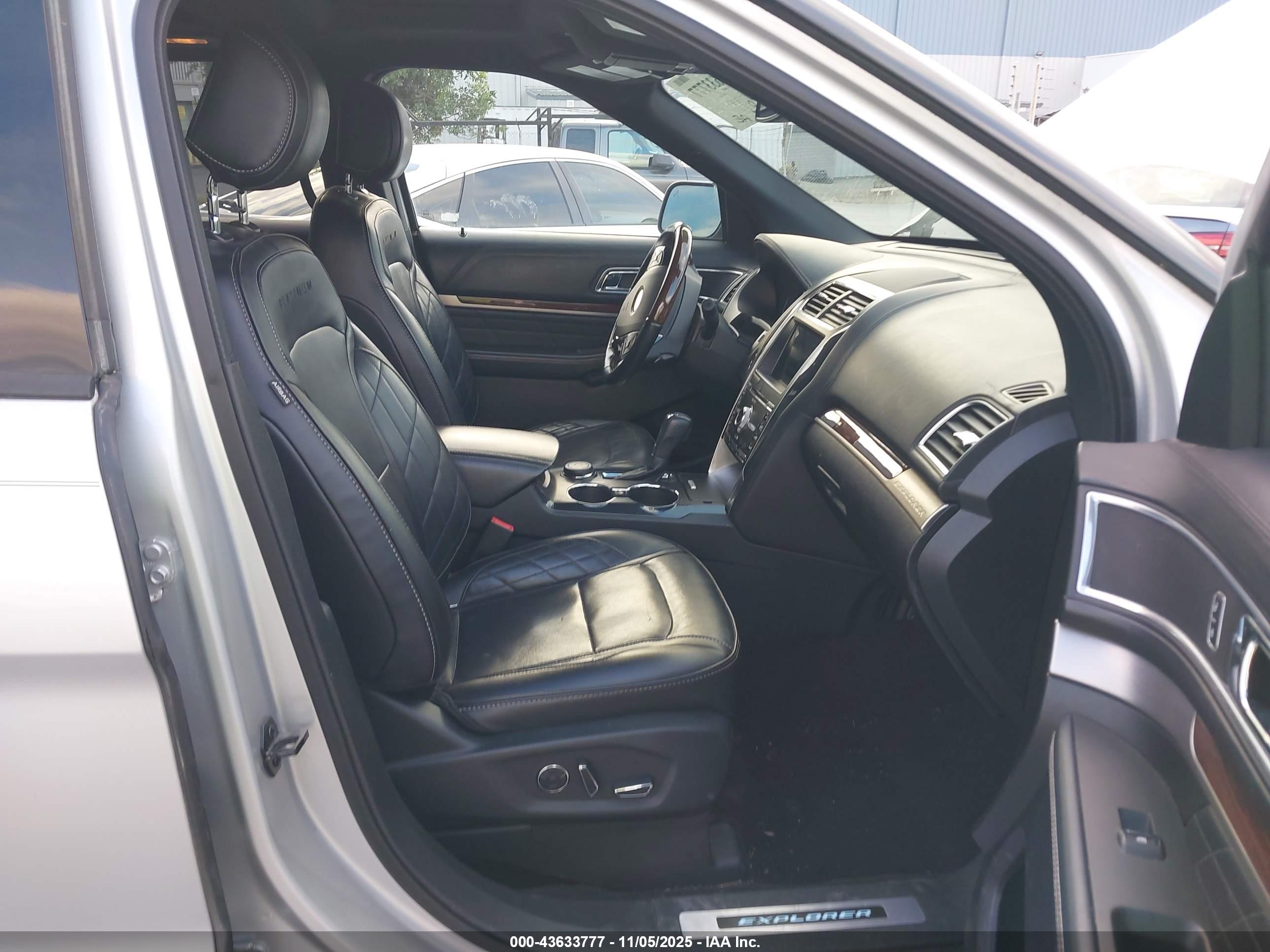 FORD EXPLORER image 5