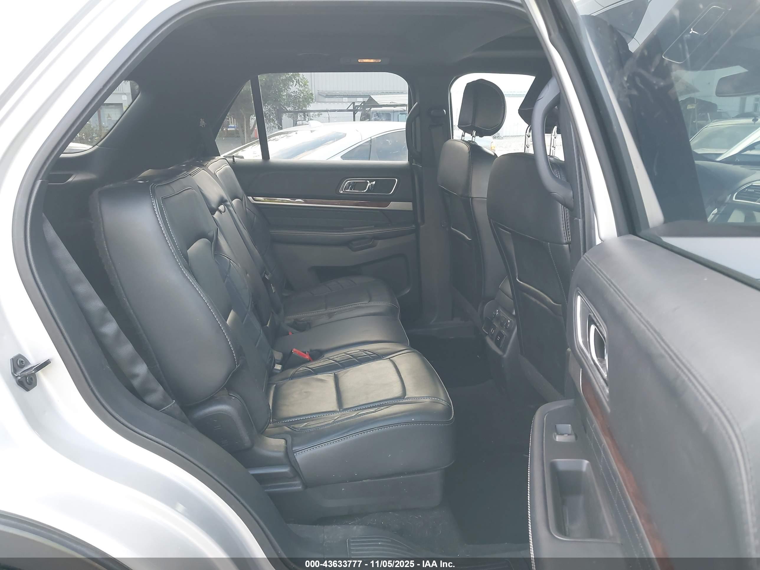 FORD EXPLORER image 8