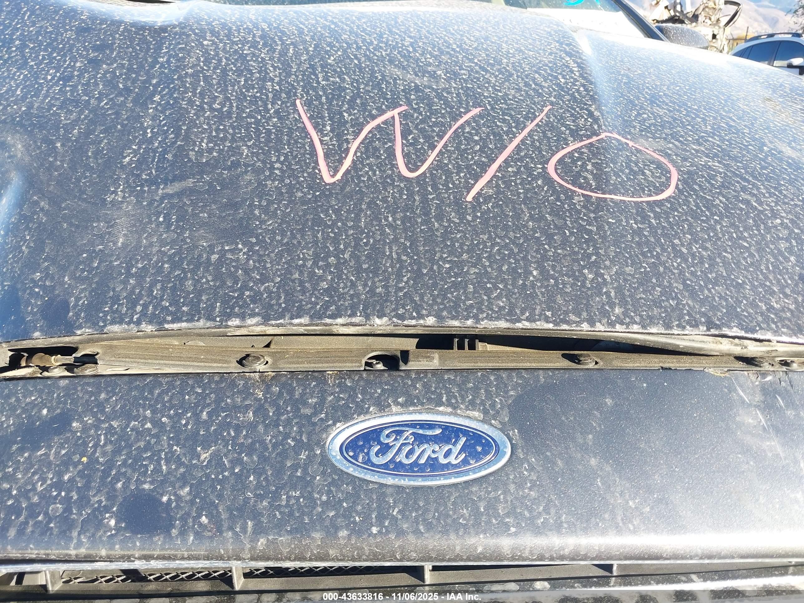 FORD FUSION image 10