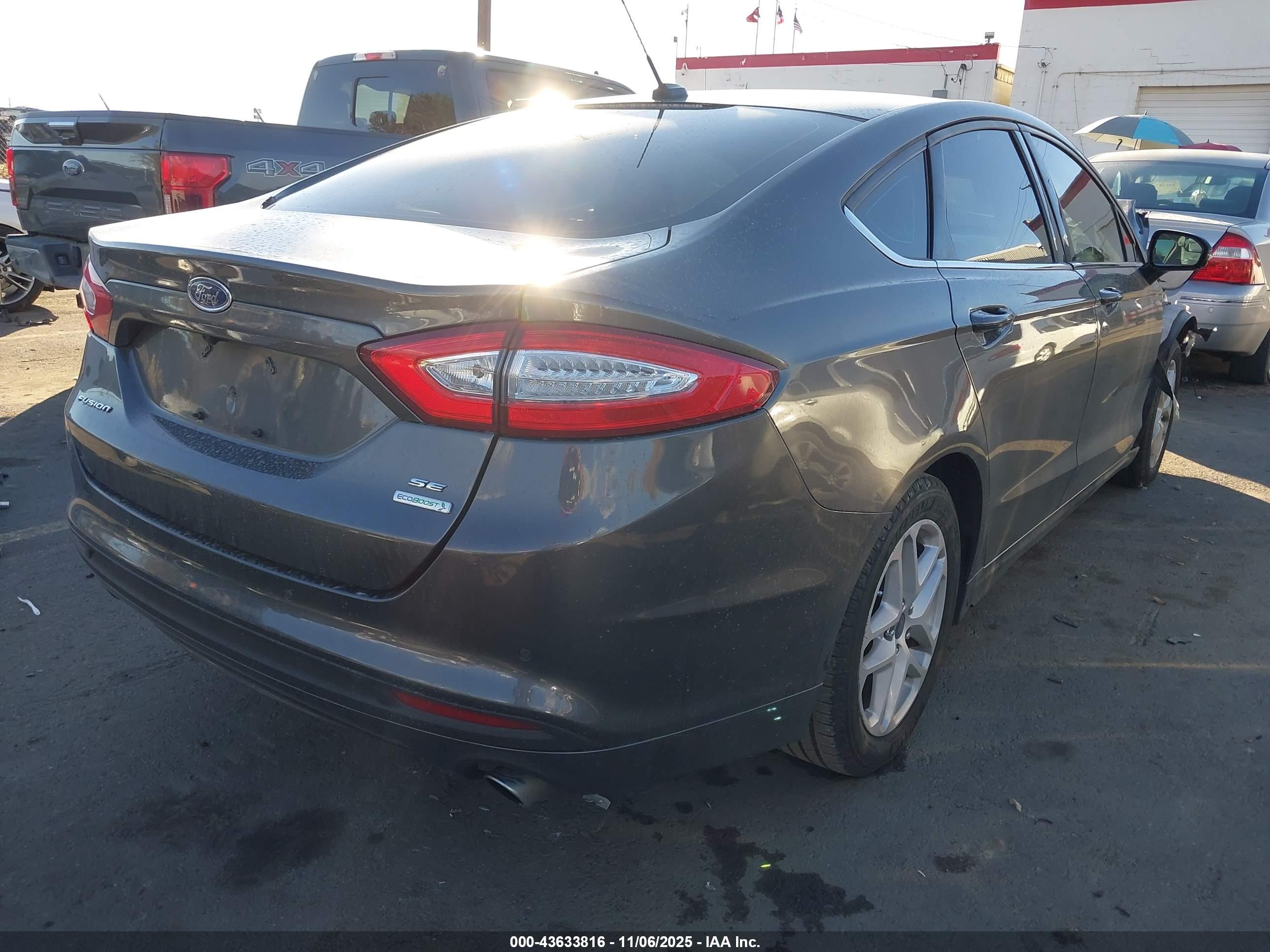 FORD FUSION image 4