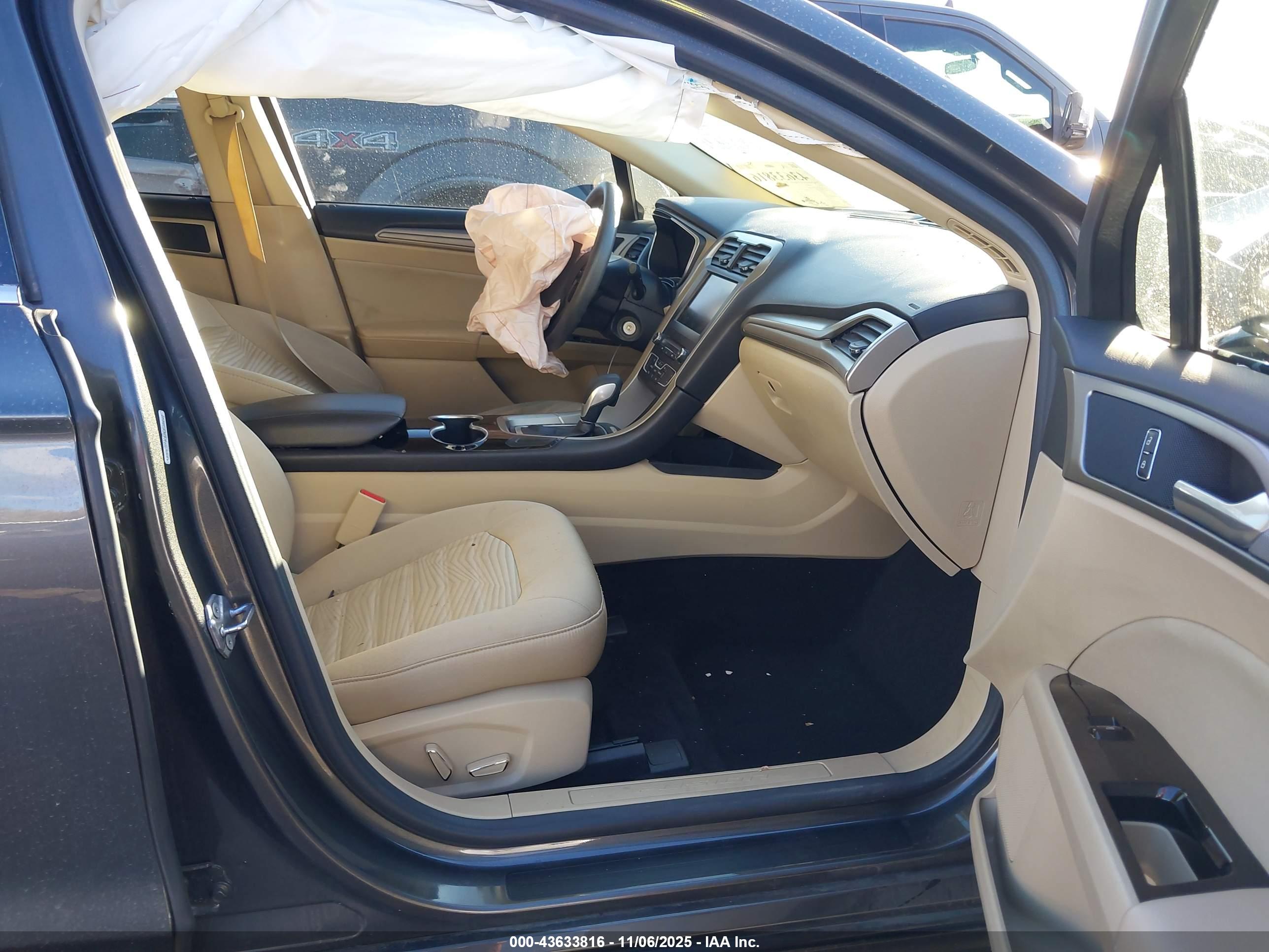 FORD FUSION image 5