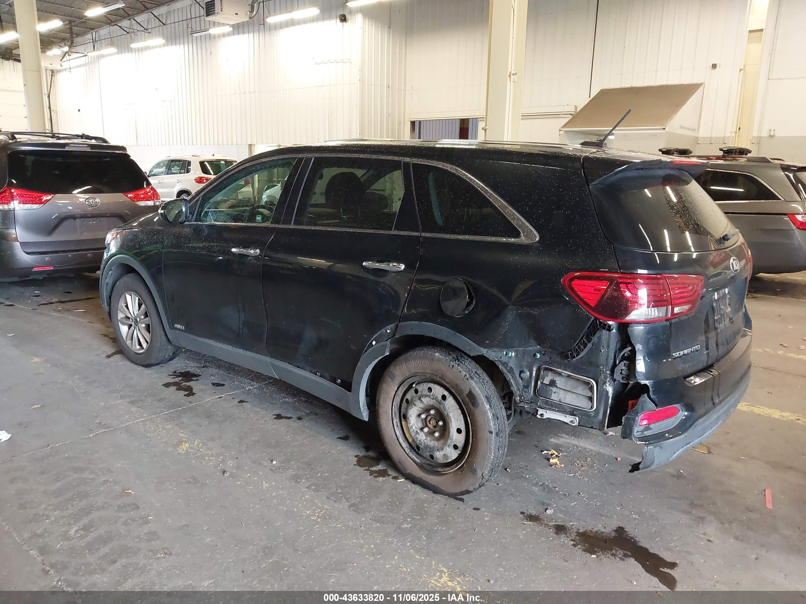 KIA SORENTO image 3