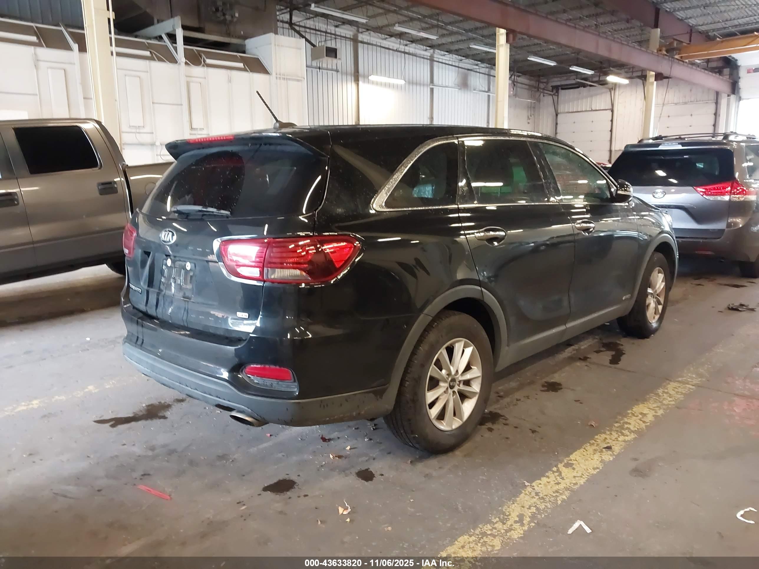 KIA SORENTO image 4