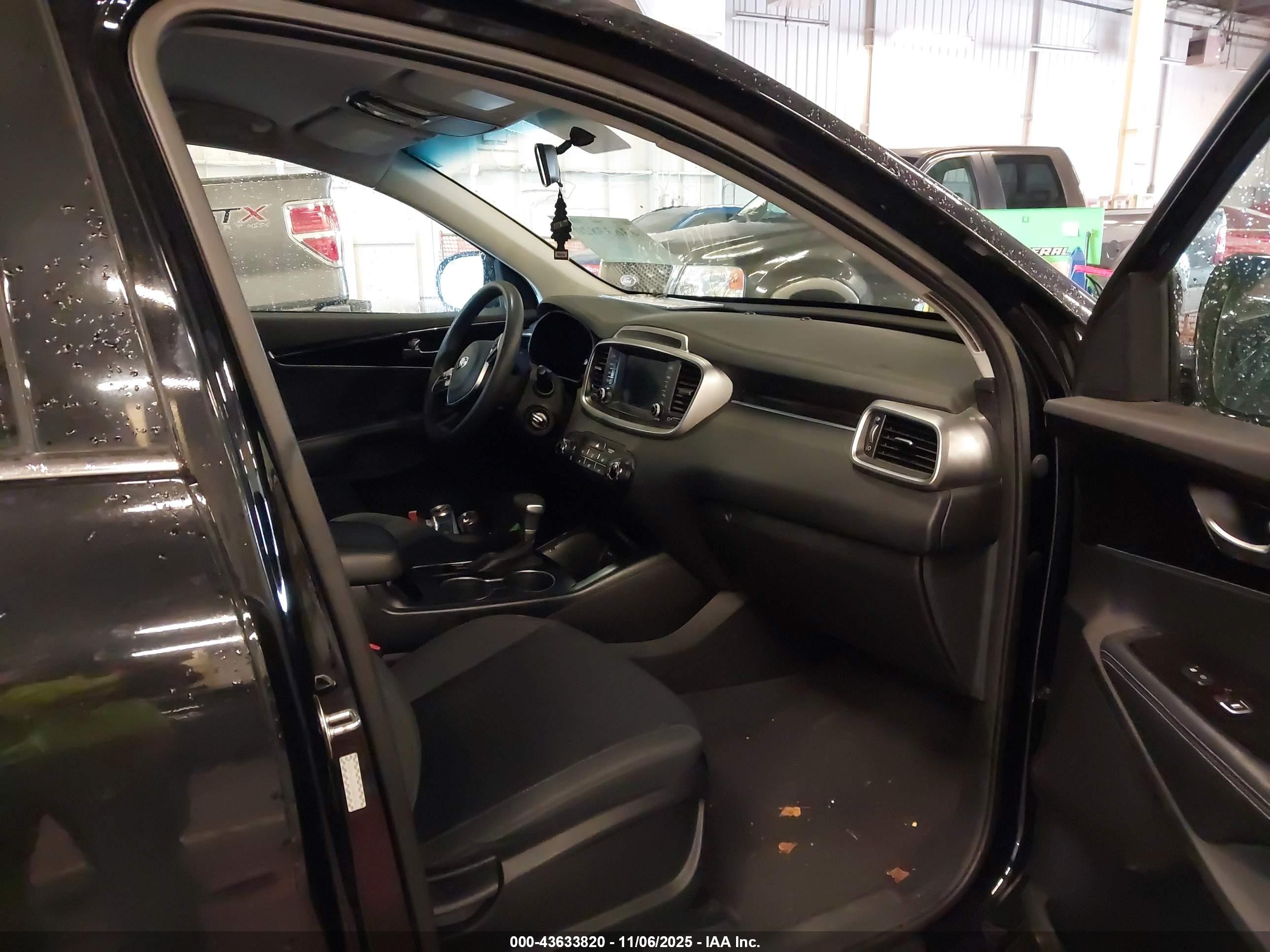 KIA SORENTO image 5
