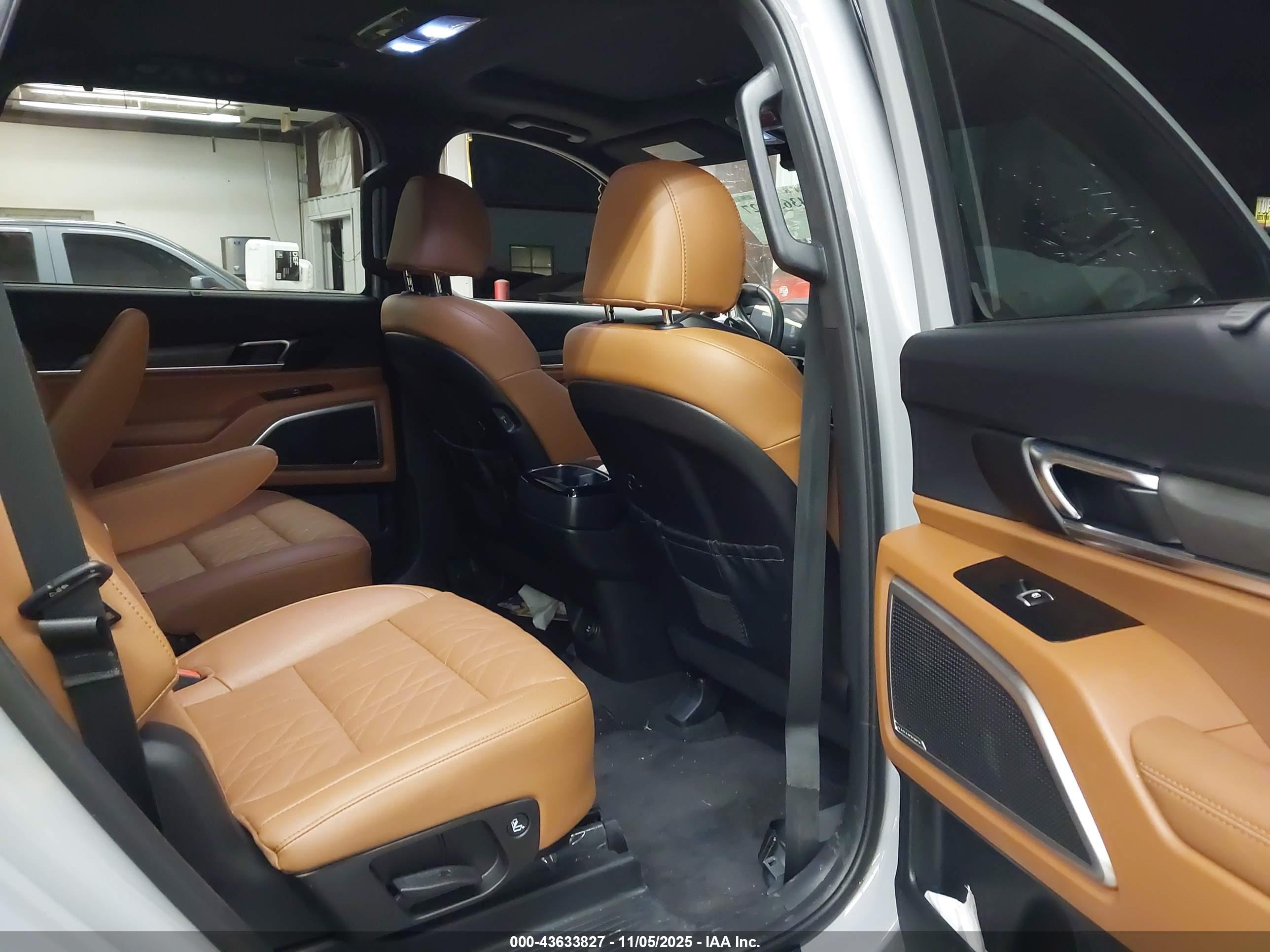KIA TELLURIDE image 8
