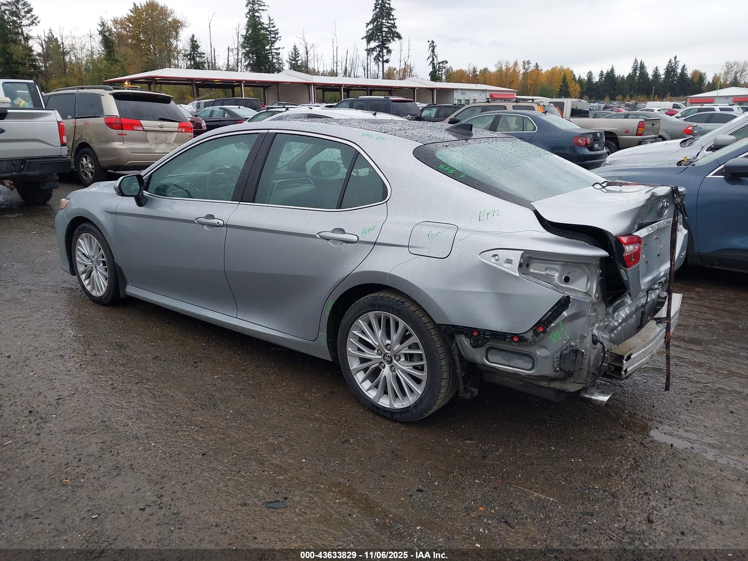 TOYOTA CAMRY image 3