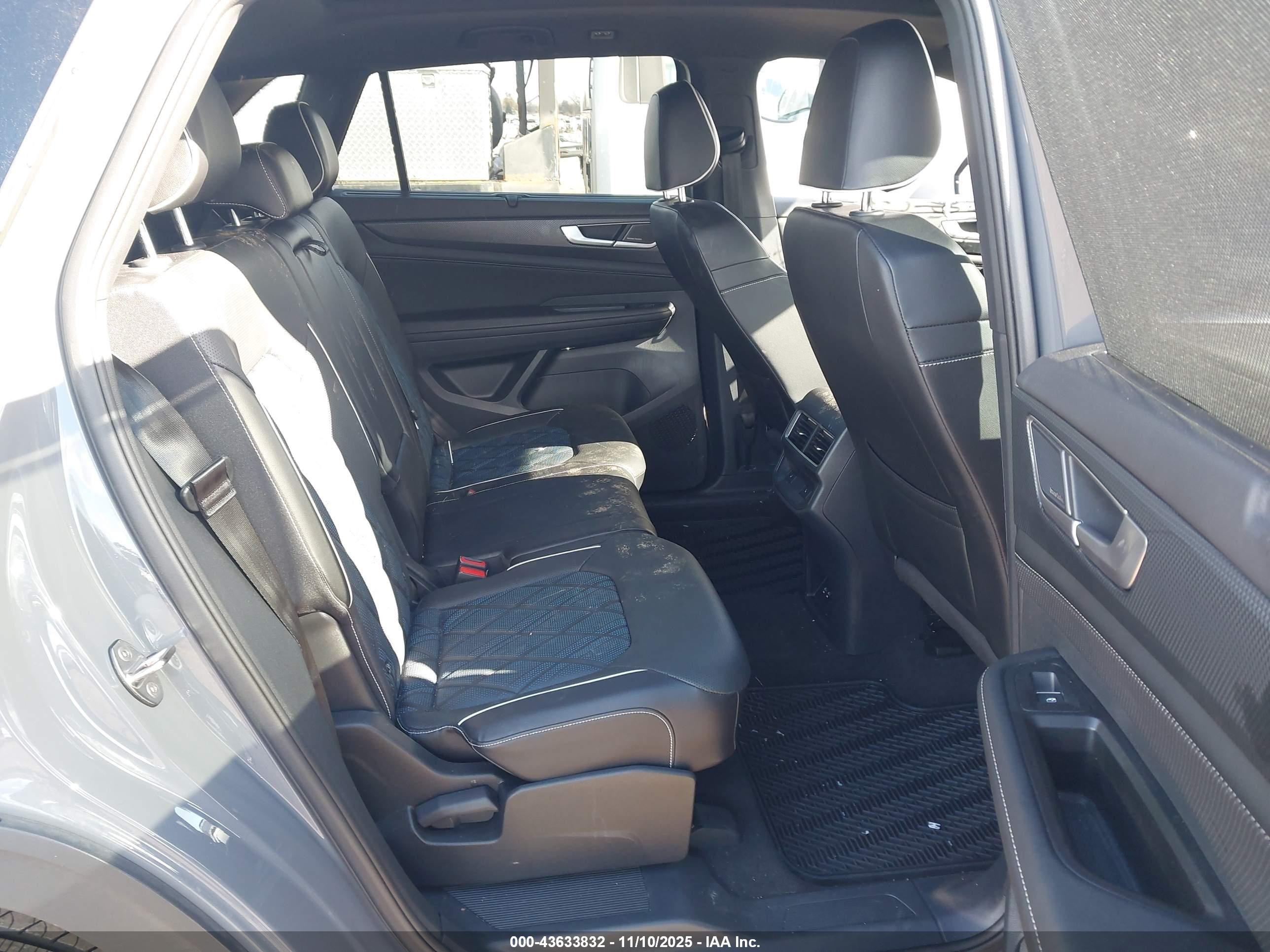 VOLKSWAGEN ATLAS image 8