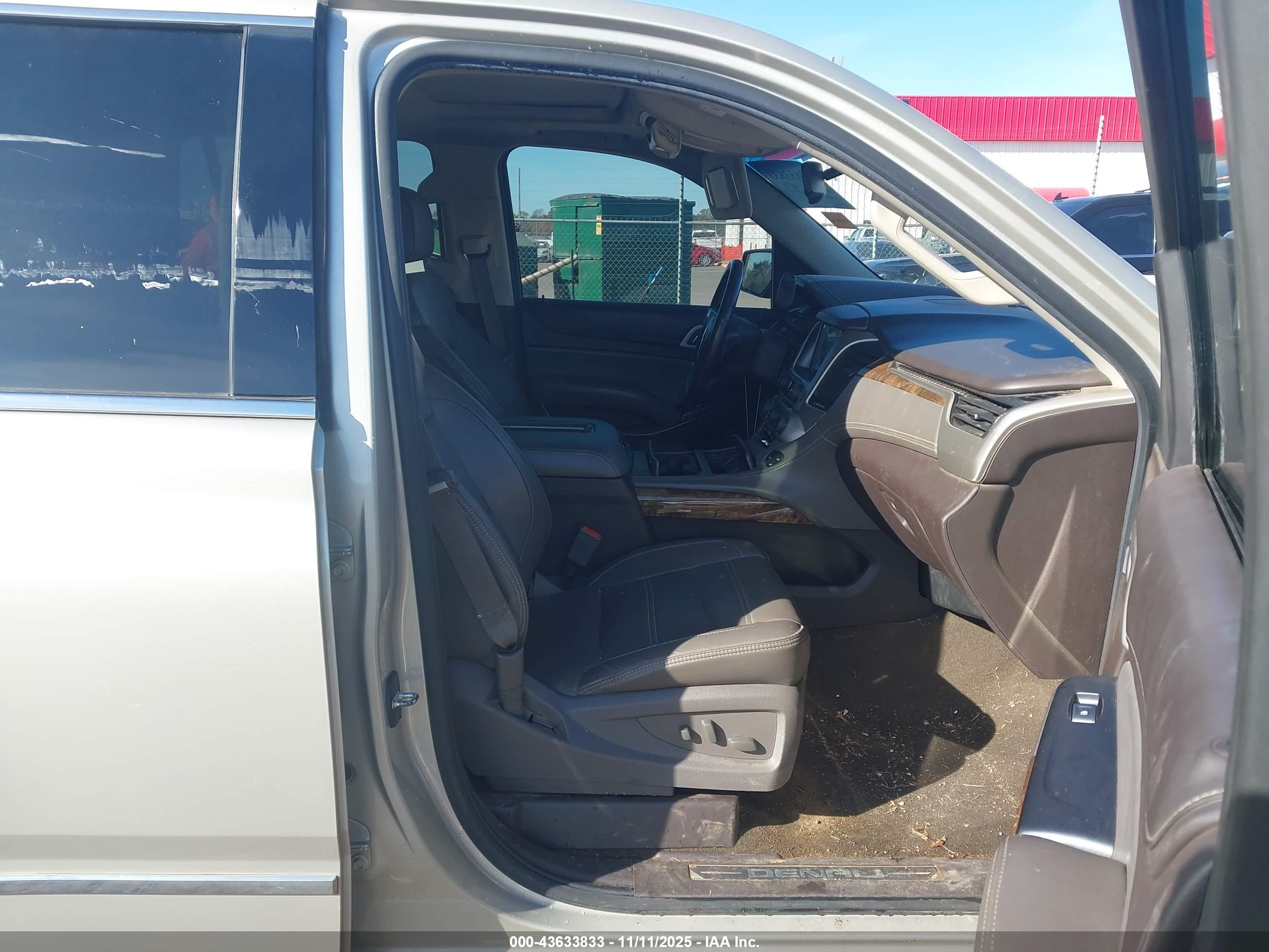 GMC YUKON image 5