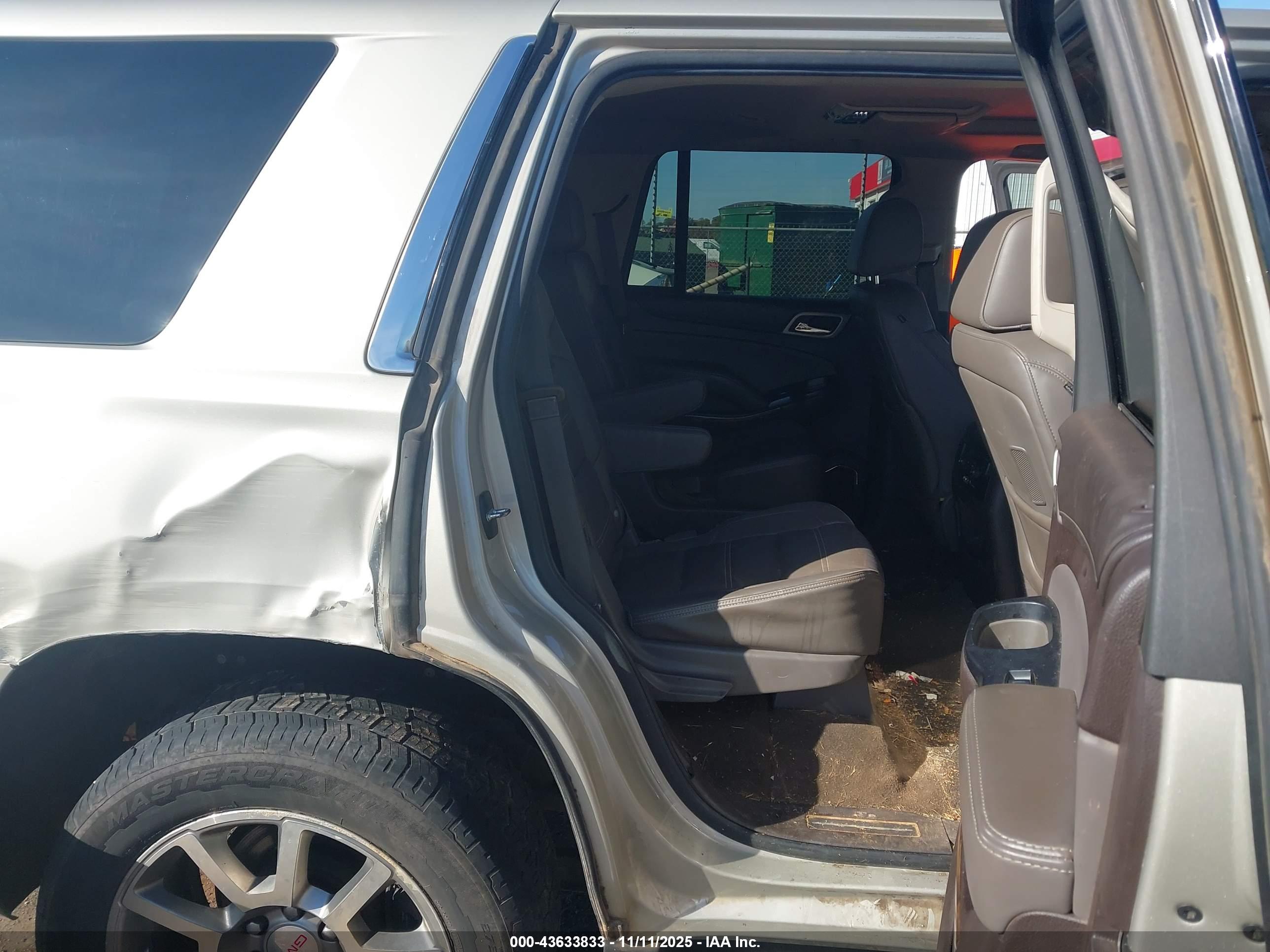 GMC YUKON image 8