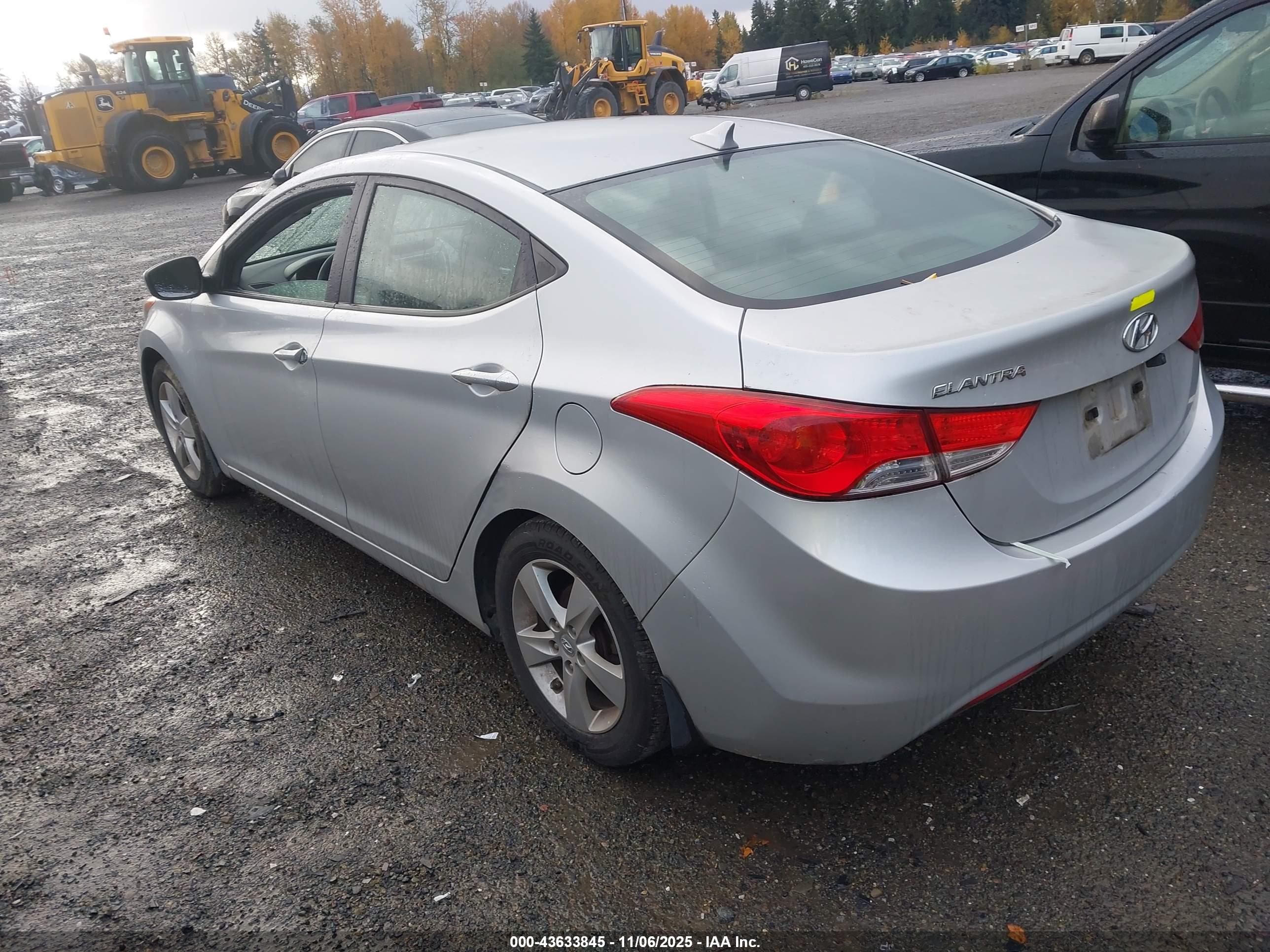HYUNDAI ELANTRA image 3
