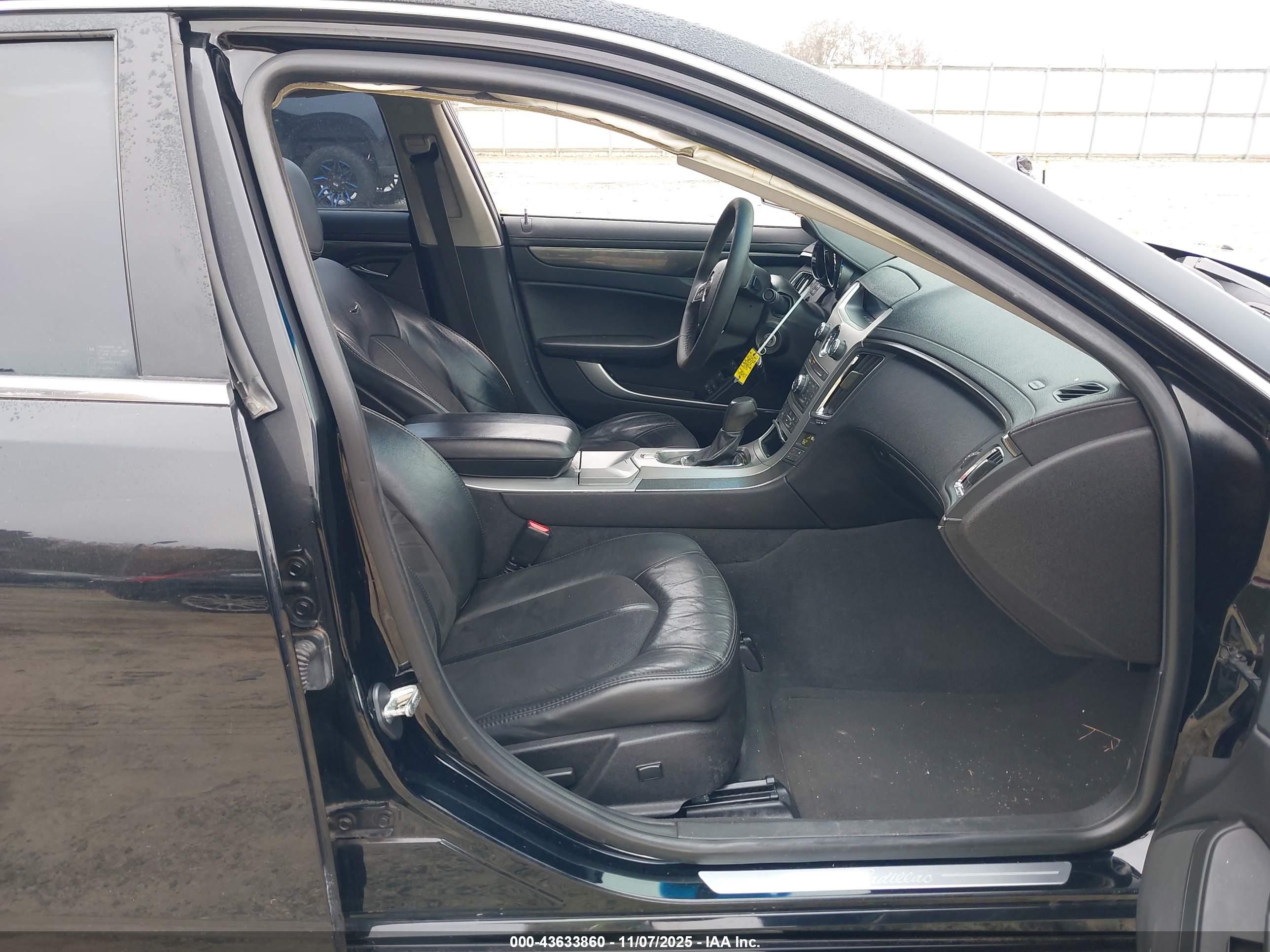 CADILLAC CTS image 5