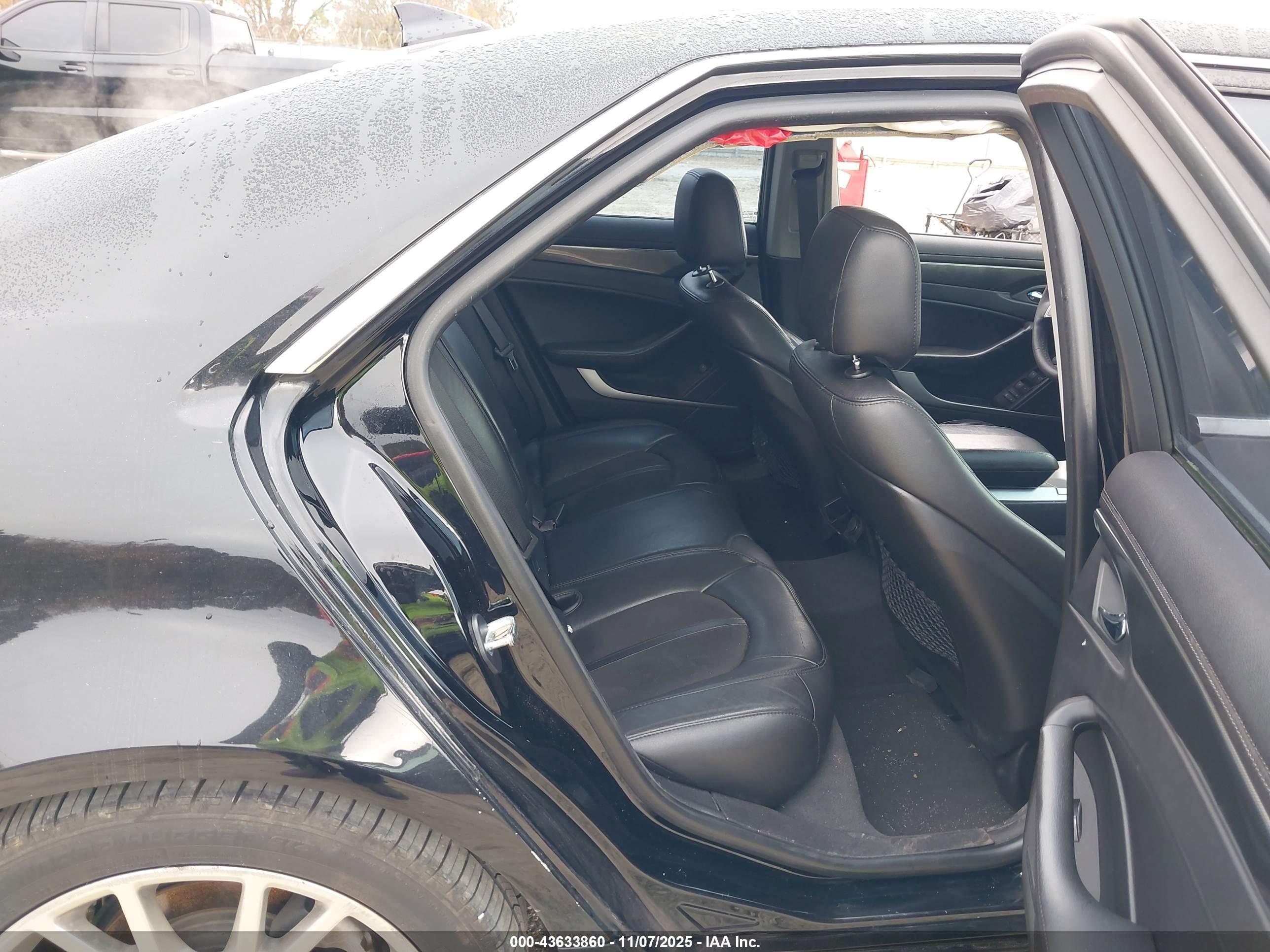 CADILLAC CTS image 8