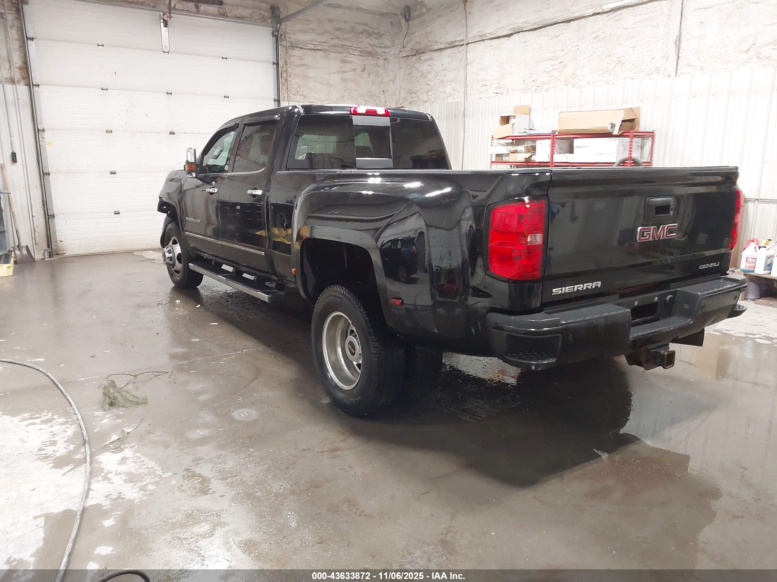 GMC SIERRA image 3