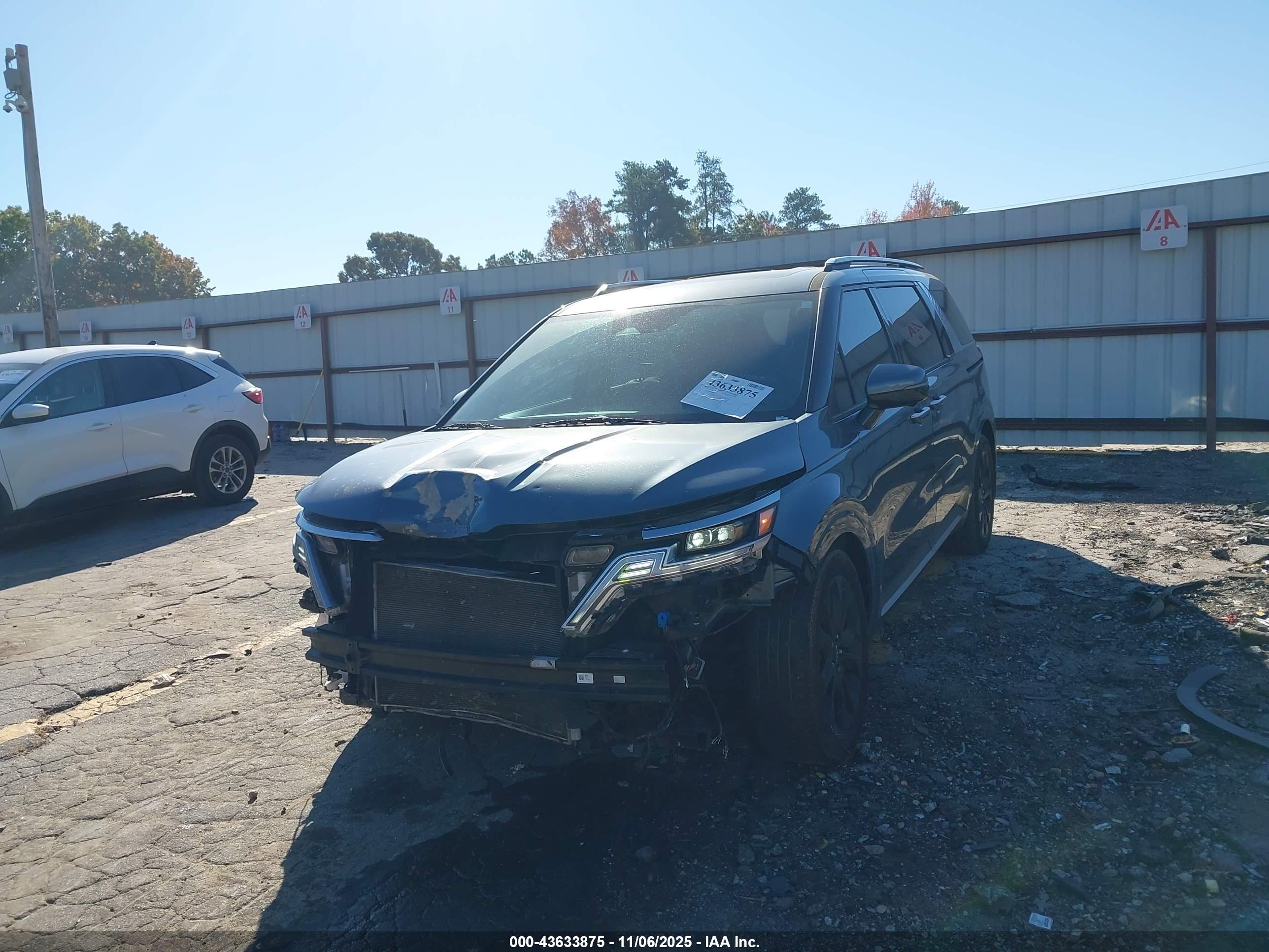 KIA CARNIVAL image 2