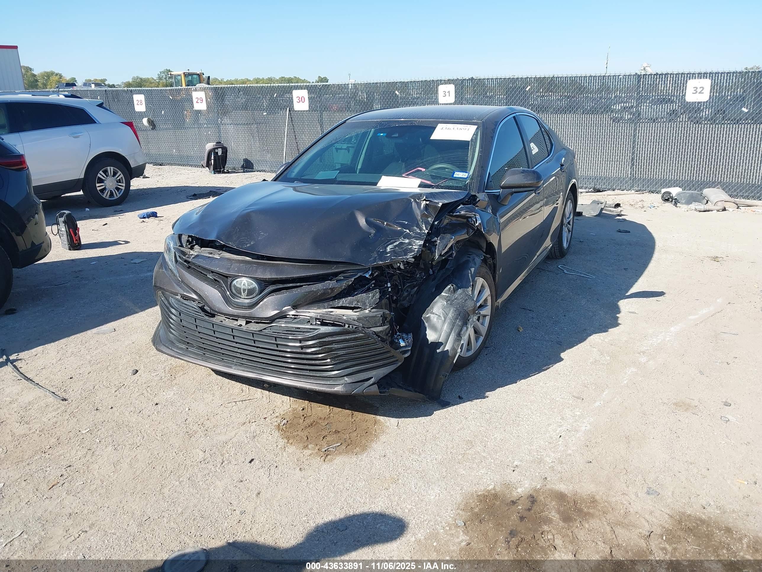 TOYOTA CAMRY image 2