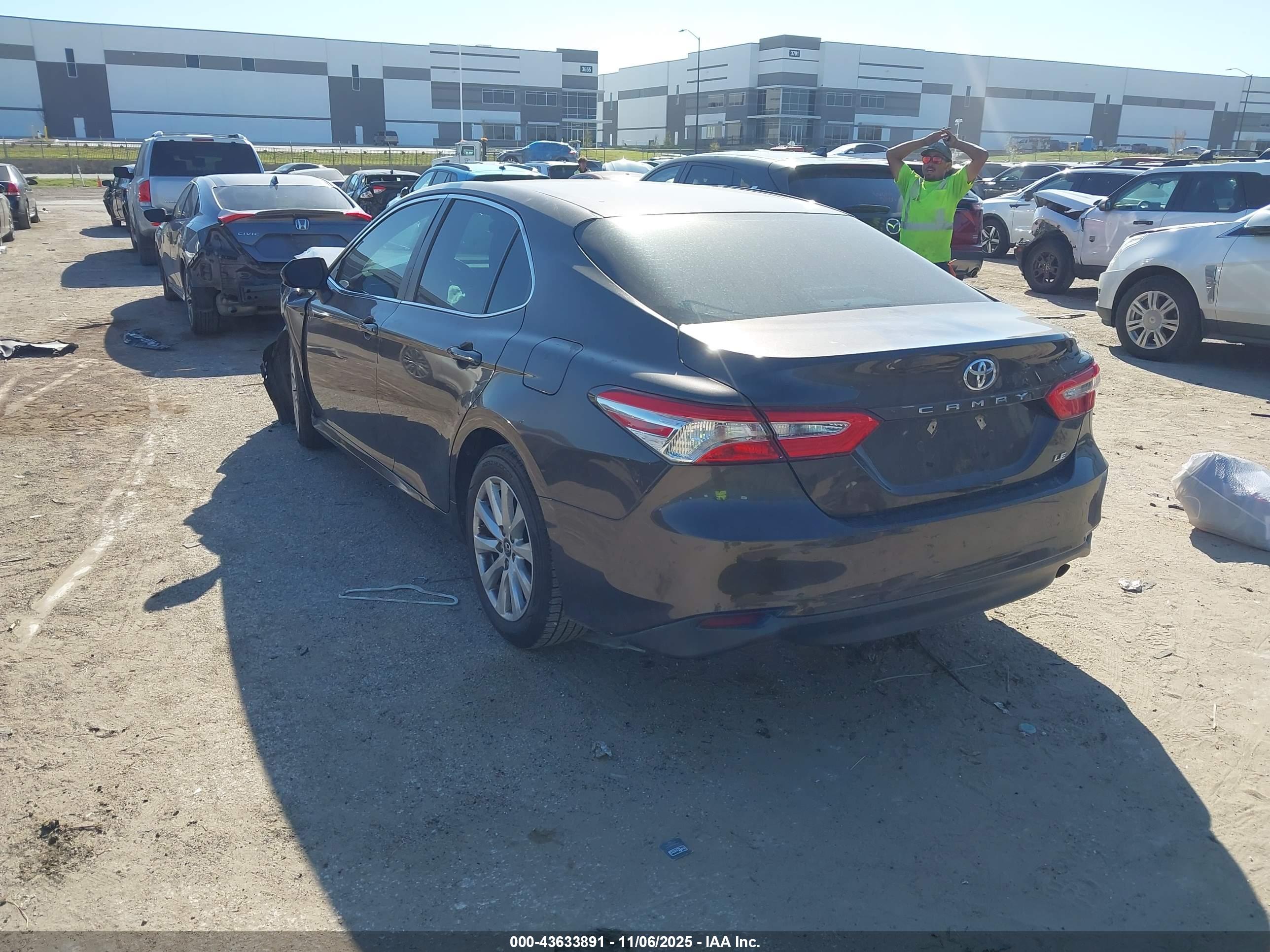 TOYOTA CAMRY image 3