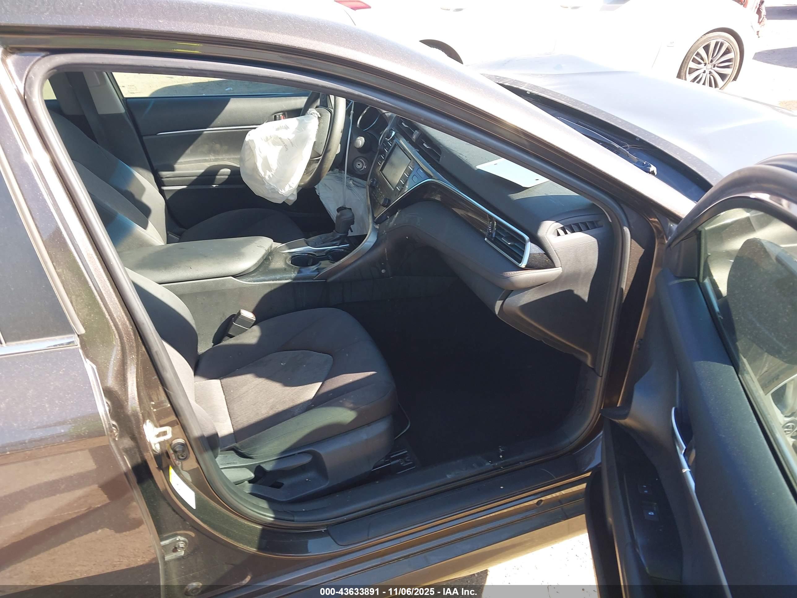 TOYOTA CAMRY image 5