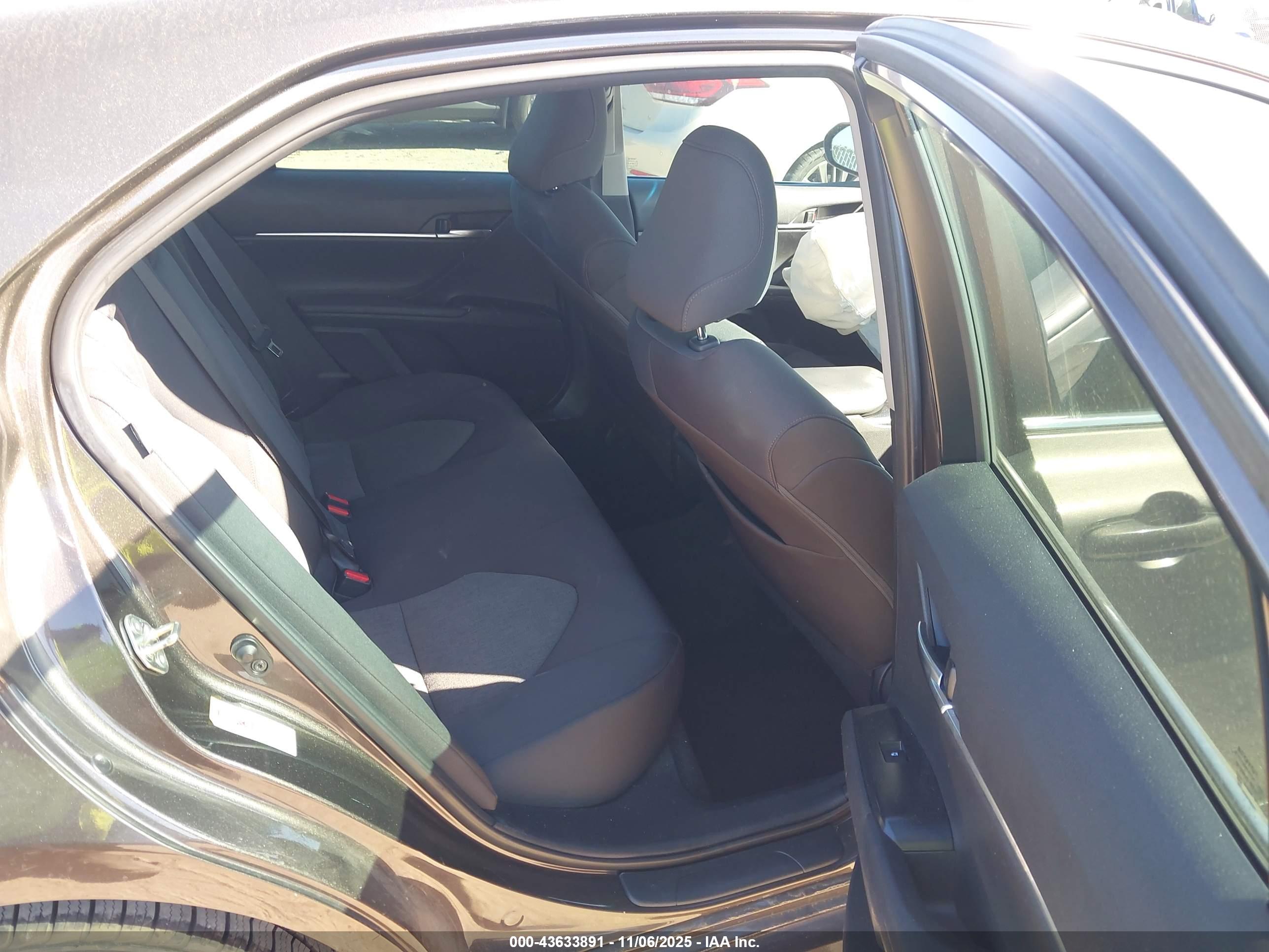 TOYOTA CAMRY image 8