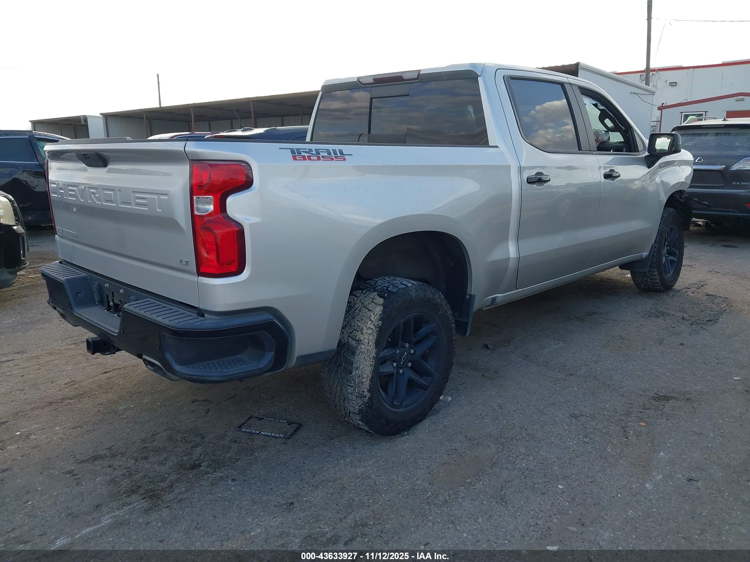 CHEVROLET SILVERADO image 4